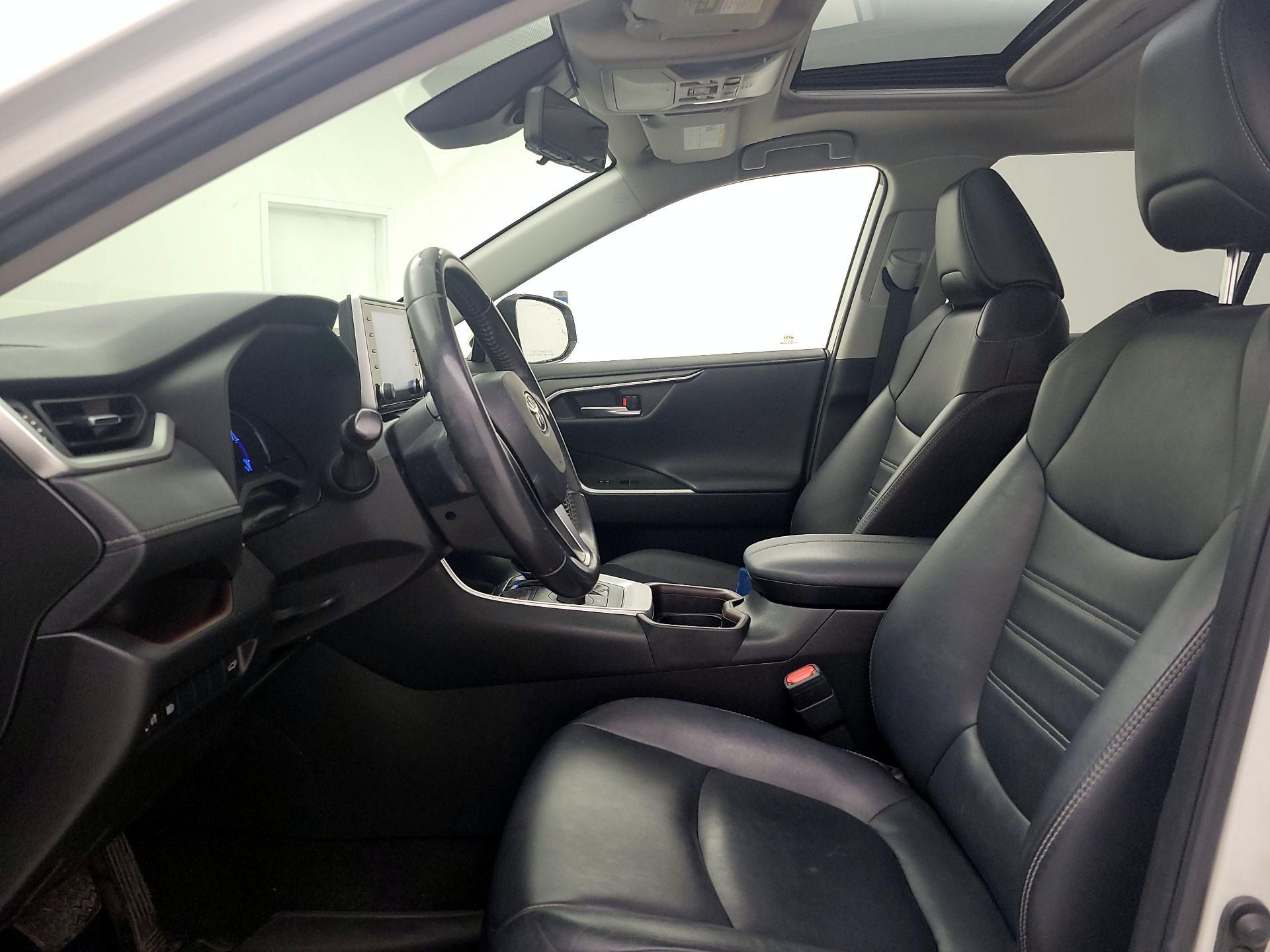 Thumbnail: 2019 Toyota RAV4 - 11