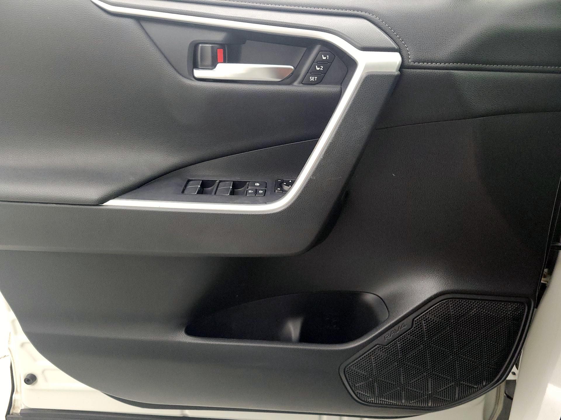Thumbnail: 2019 Toyota RAV4 - 12