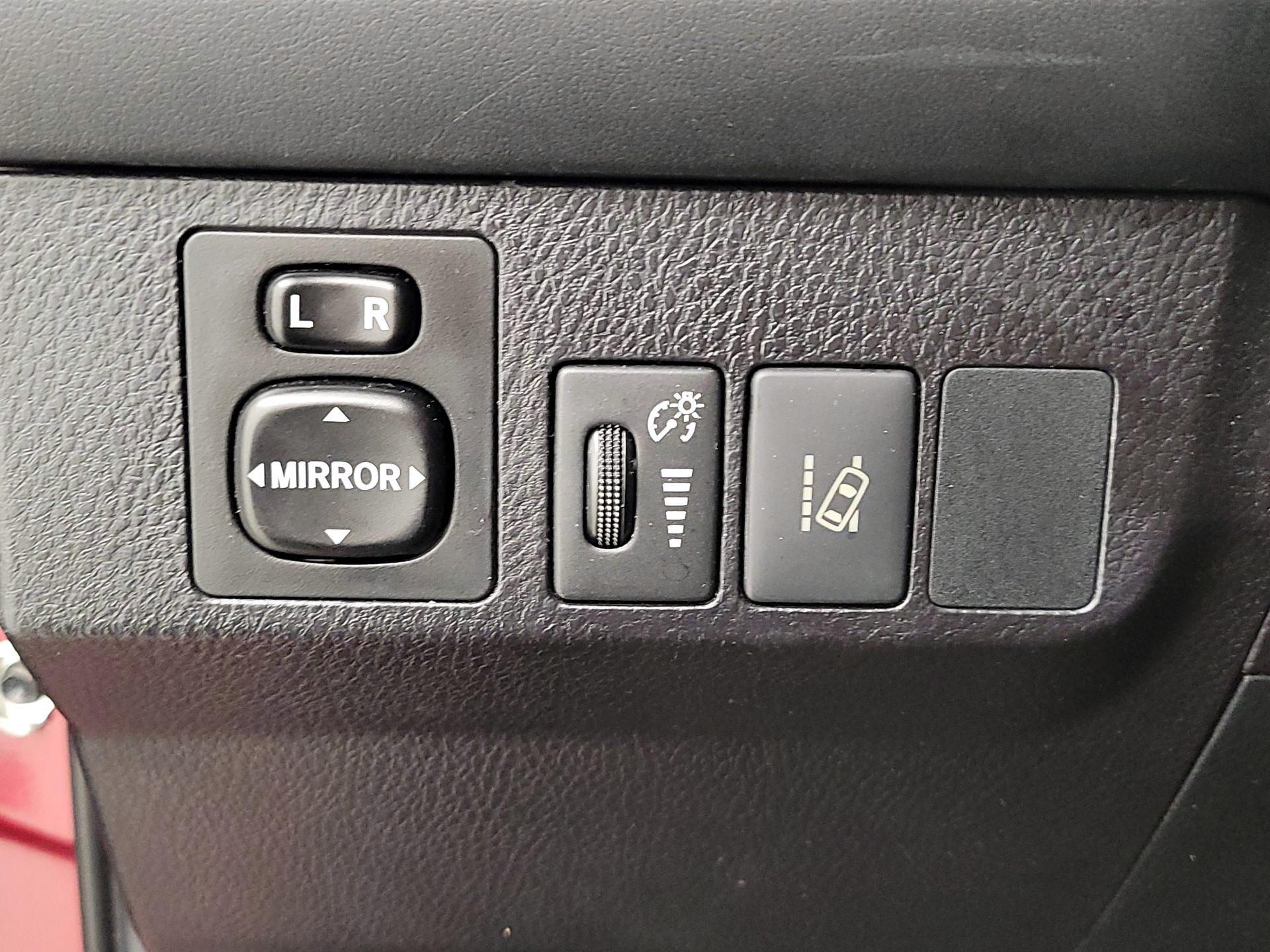 Thumbnail: 2018 Toyota RAV4 - 13