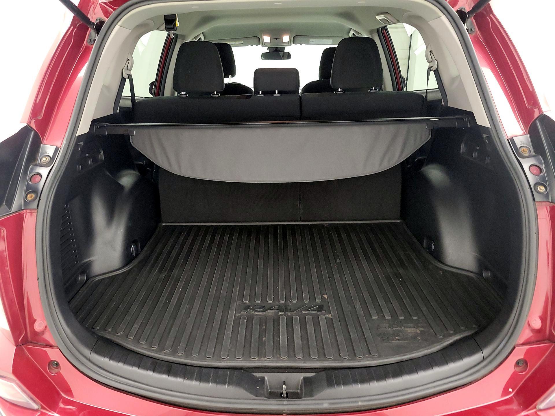Thumbnail: 2018 Toyota RAV4 - 20