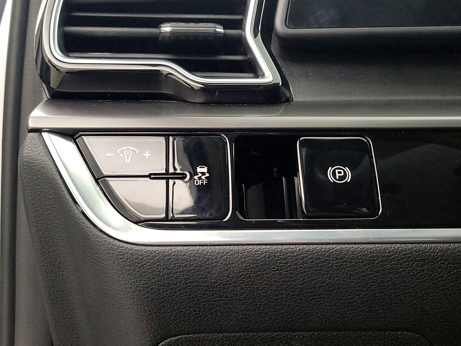 Thumbnail: 2023 Kia Sportage - 13