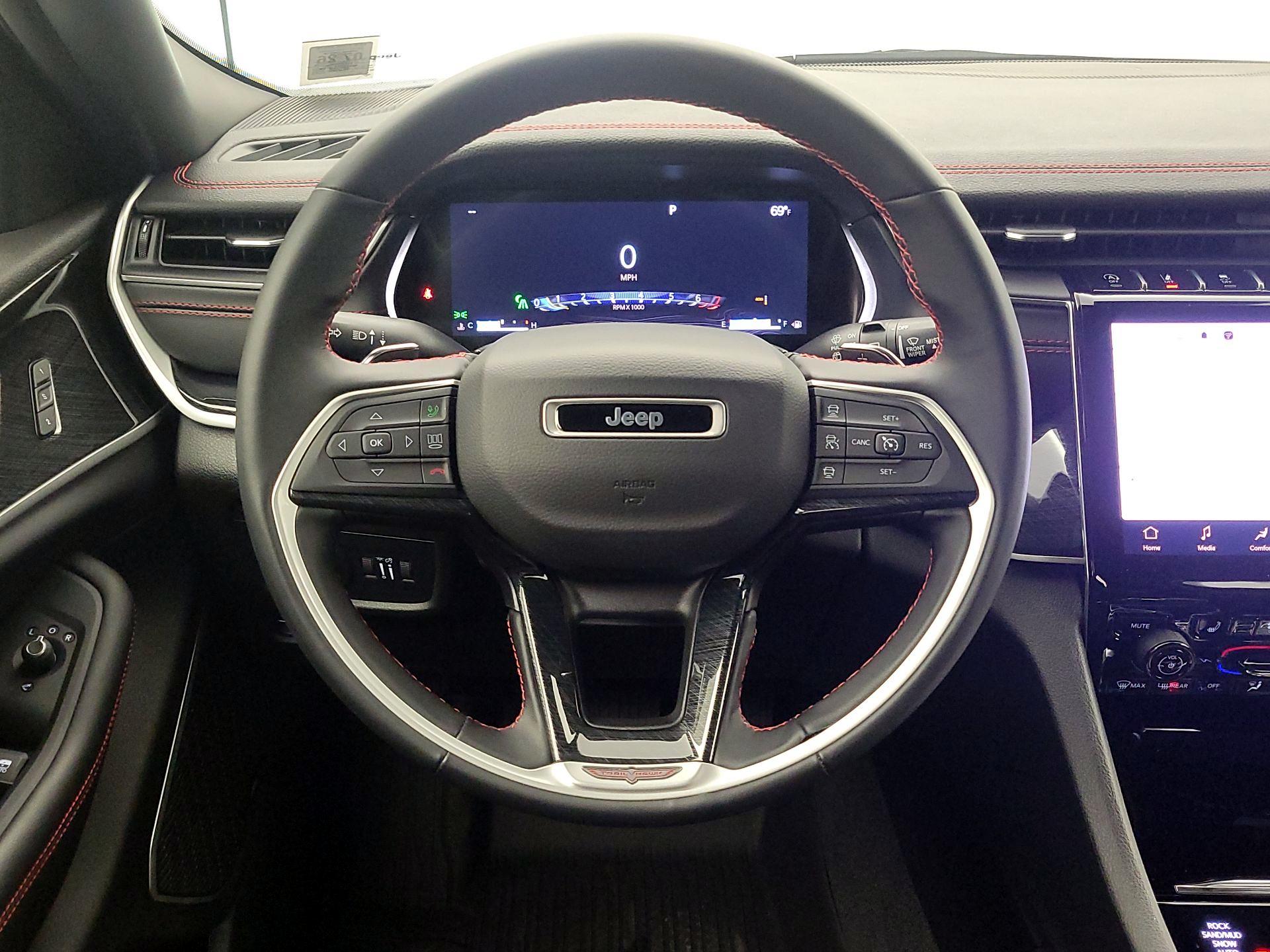 Thumbnail: 2022 Jeep Grand Cherokee - 10
