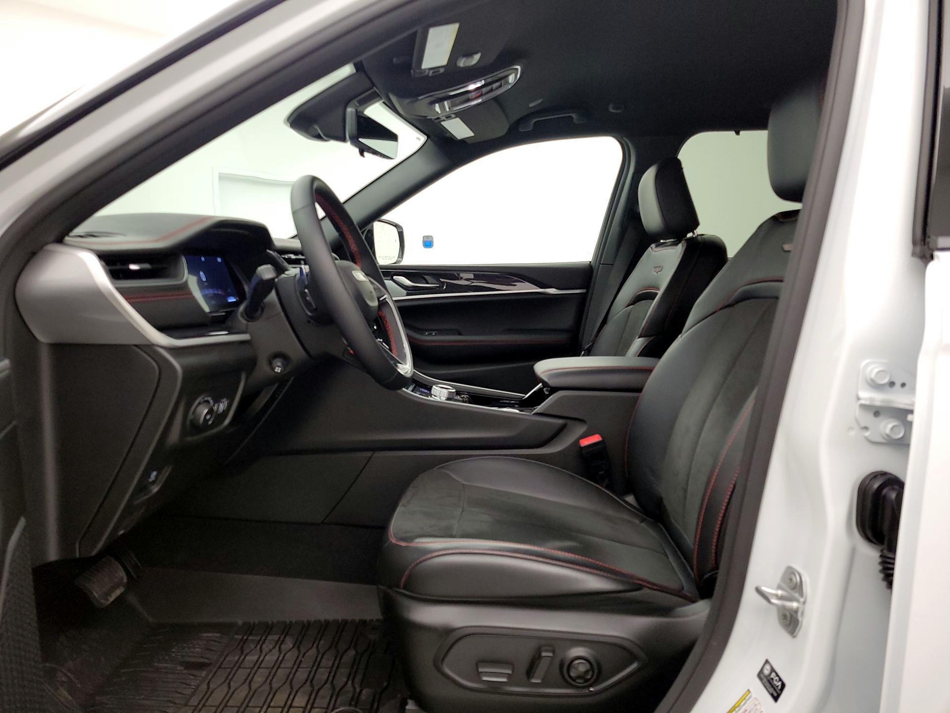 Thumbnail: 2022 Jeep Grand Cherokee - 11