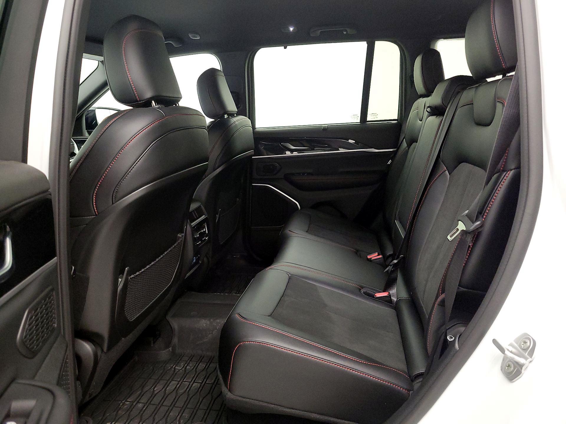Thumbnail: 2022 Jeep Grand Cherokee - 20