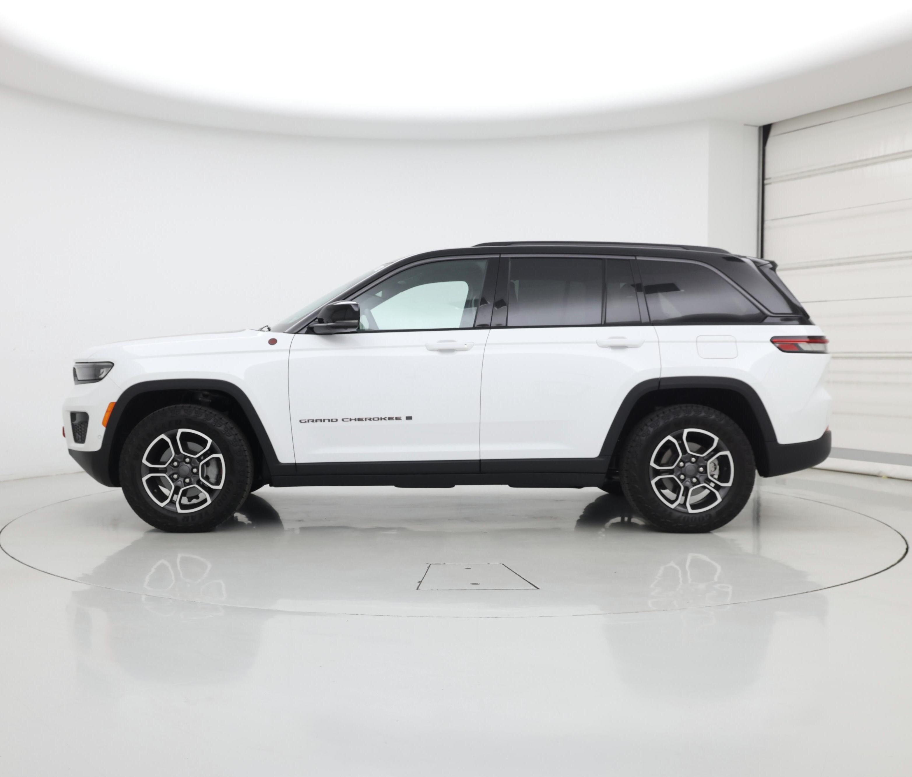 Thumbnail: 2022 Jeep Grand Cherokee - 3