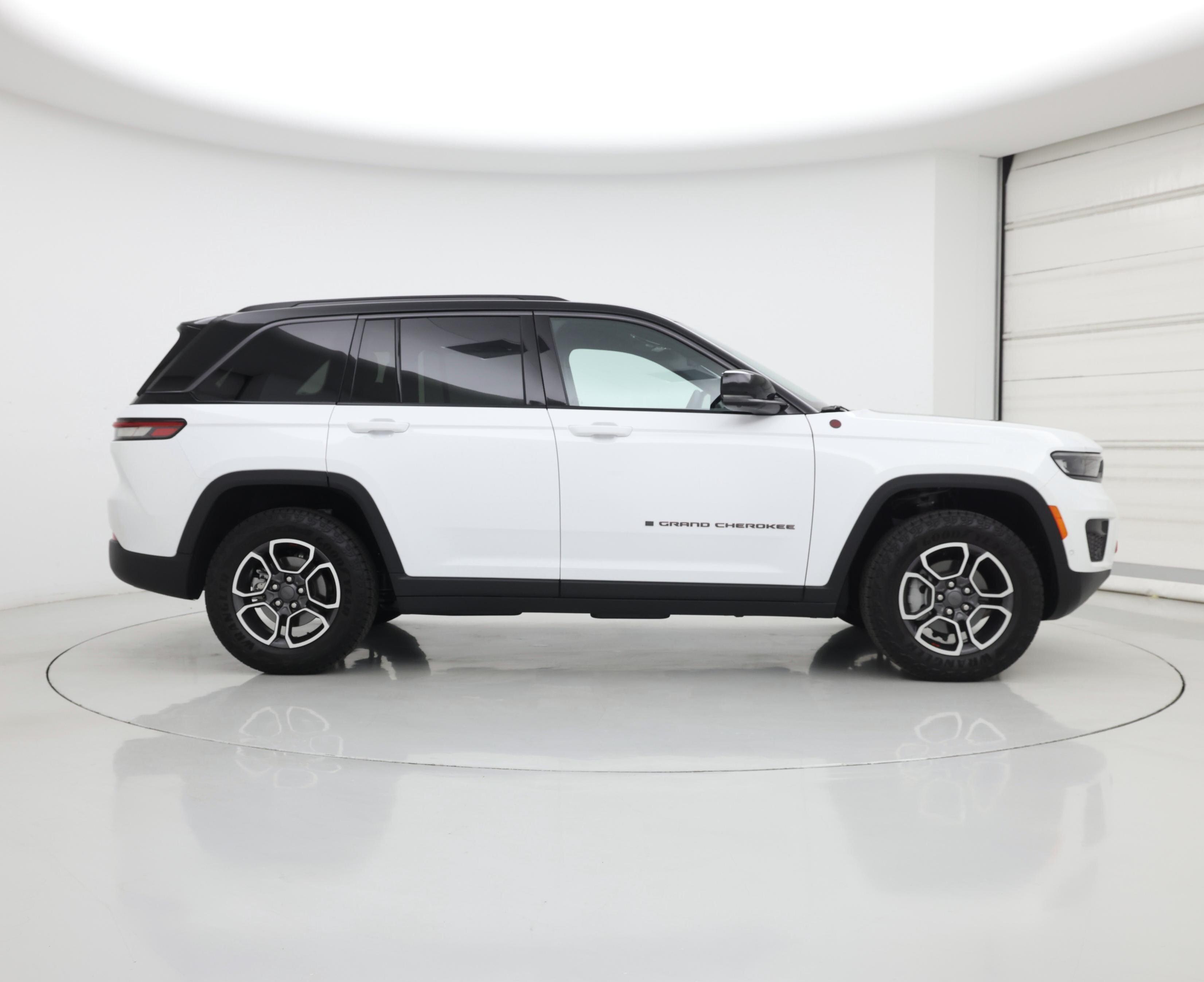 Thumbnail: 2022 Jeep Grand Cherokee - 7