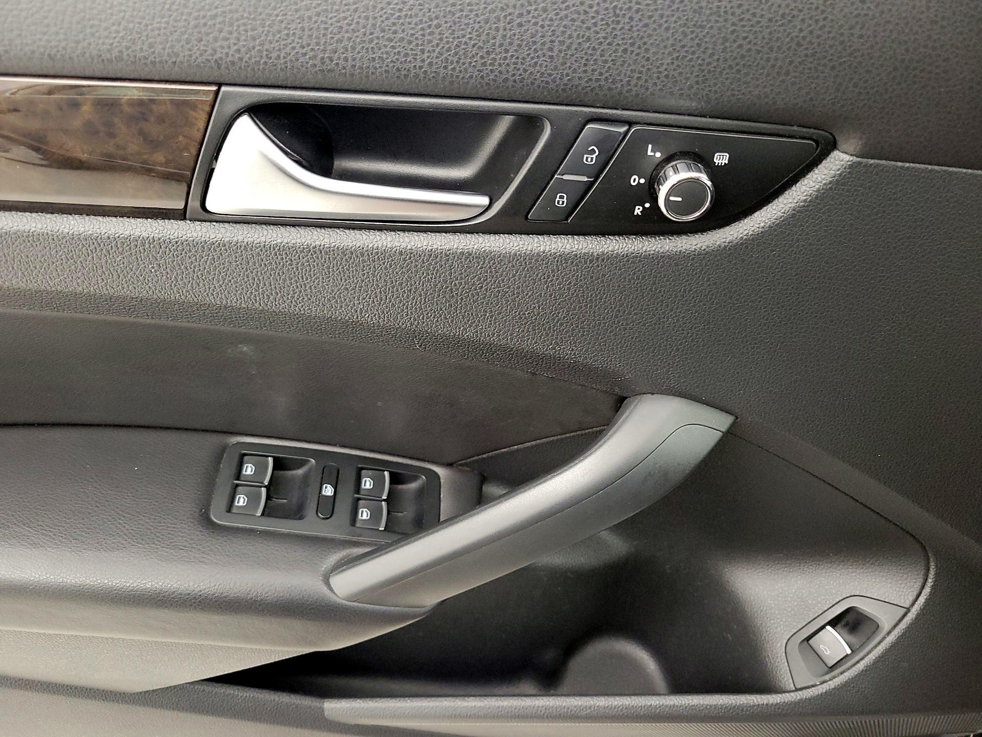 Thumbnail: 2015 Volkswagen Passat - 12