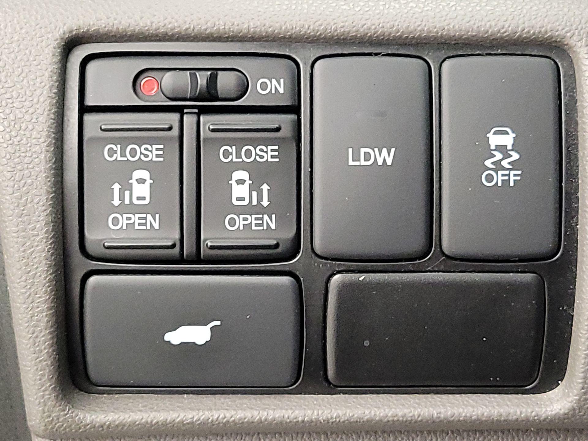 Thumbnail: 2015 Honda Odyssey - 13