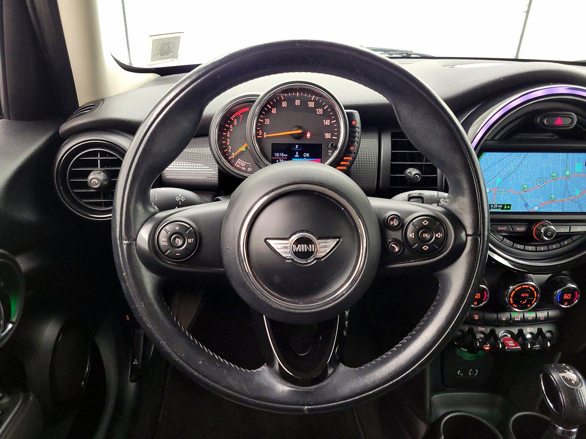 Thumbnail: 2016 MINI Cooper Hardtop - 10
