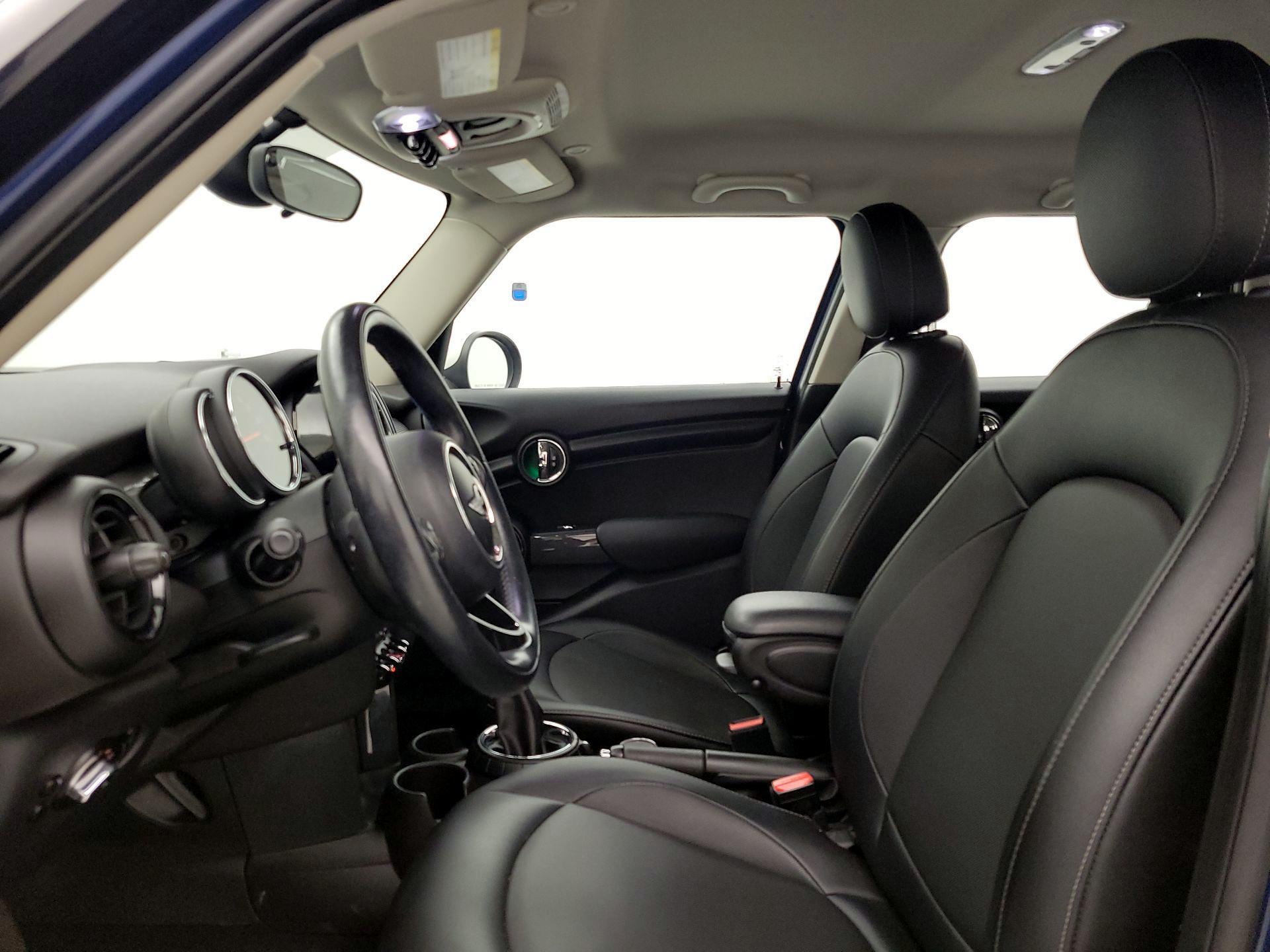 Thumbnail: 2016 MINI Cooper Hardtop - 11