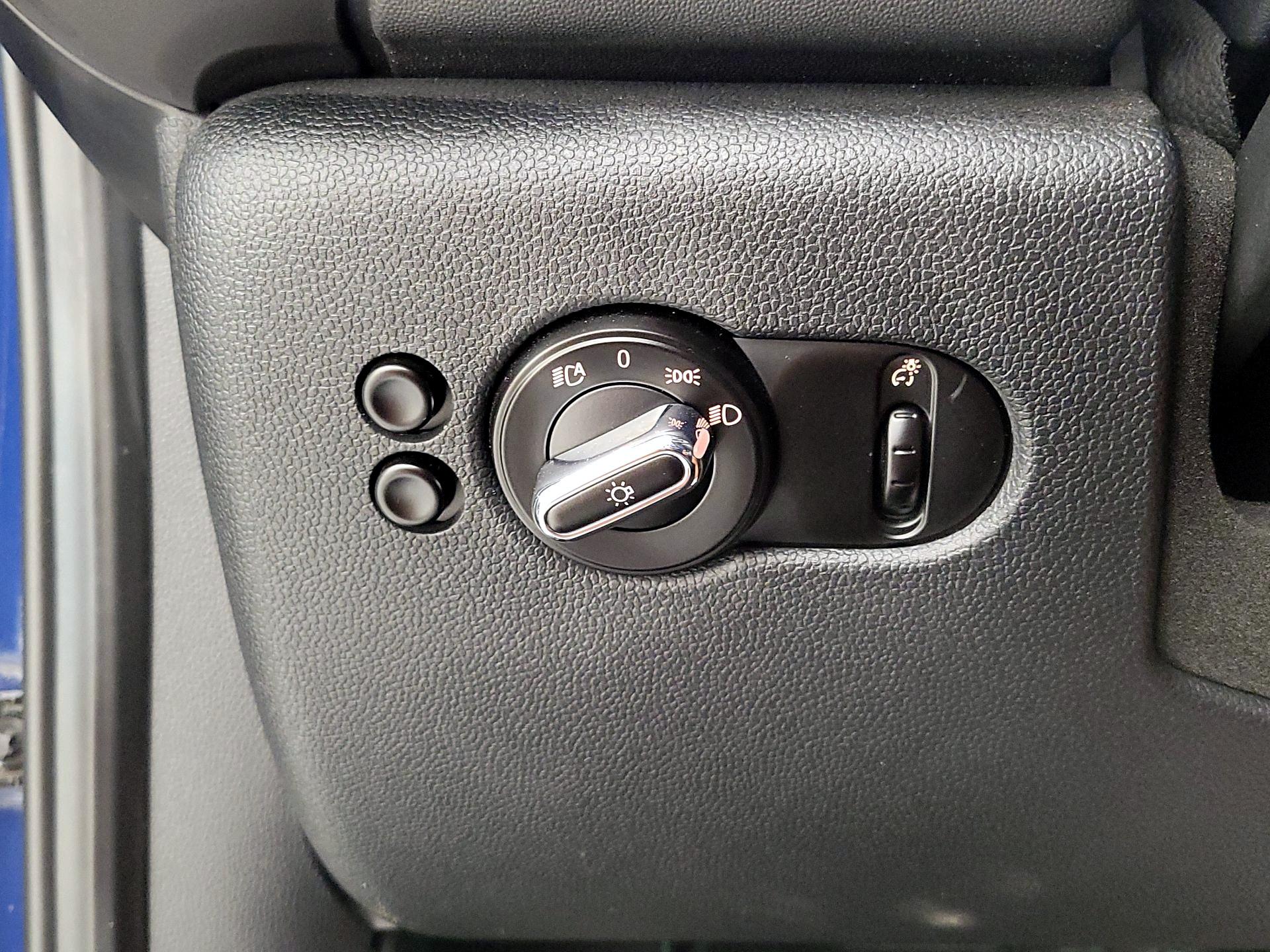 Thumbnail: 2016 MINI Cooper Hardtop - 13