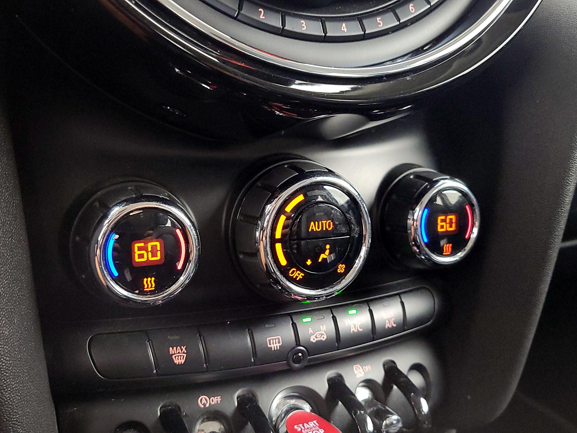 Thumbnail: 2016 MINI Cooper Hardtop - 17