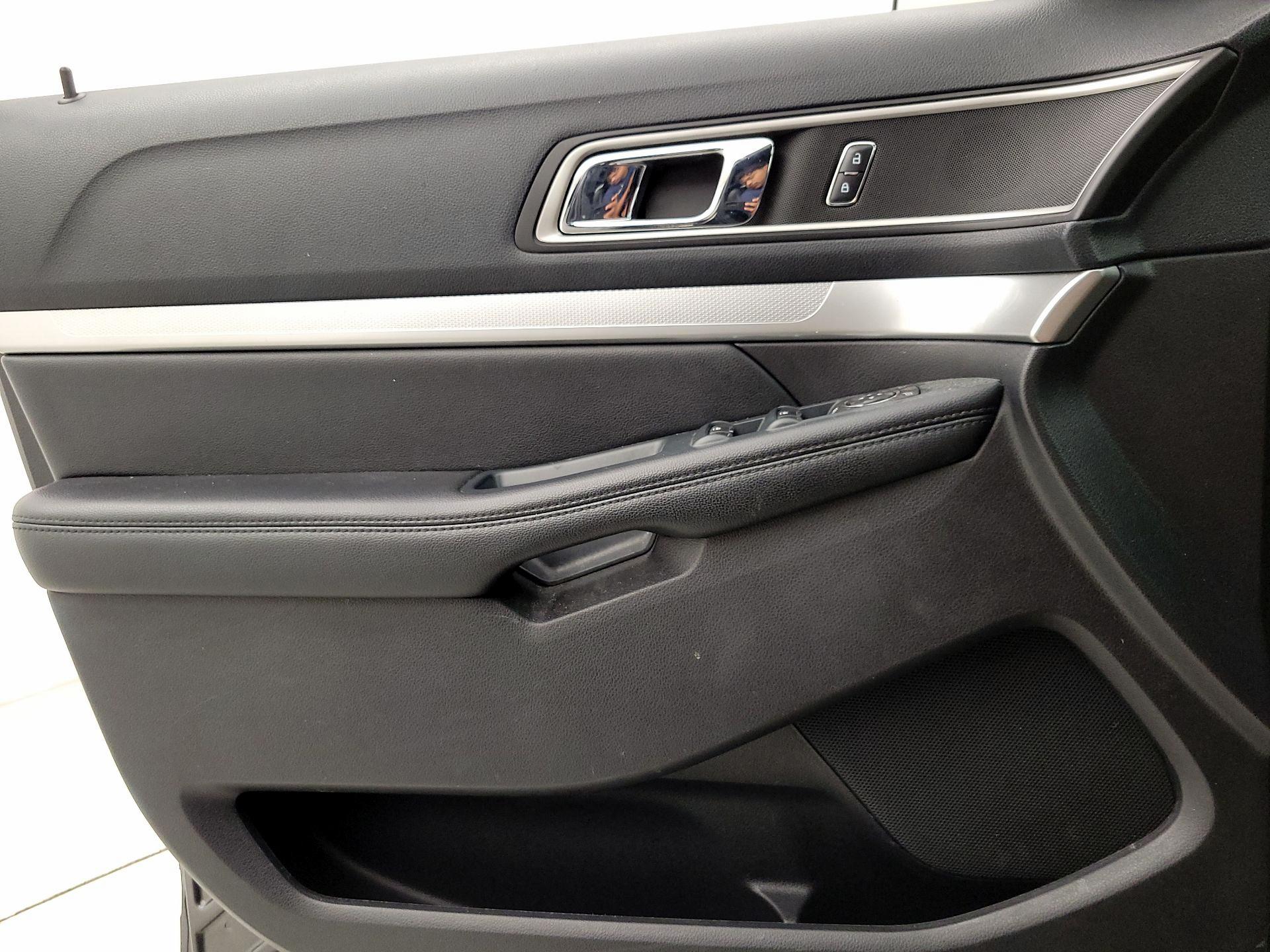 Thumbnail: 2016 Ford Explorer - 12