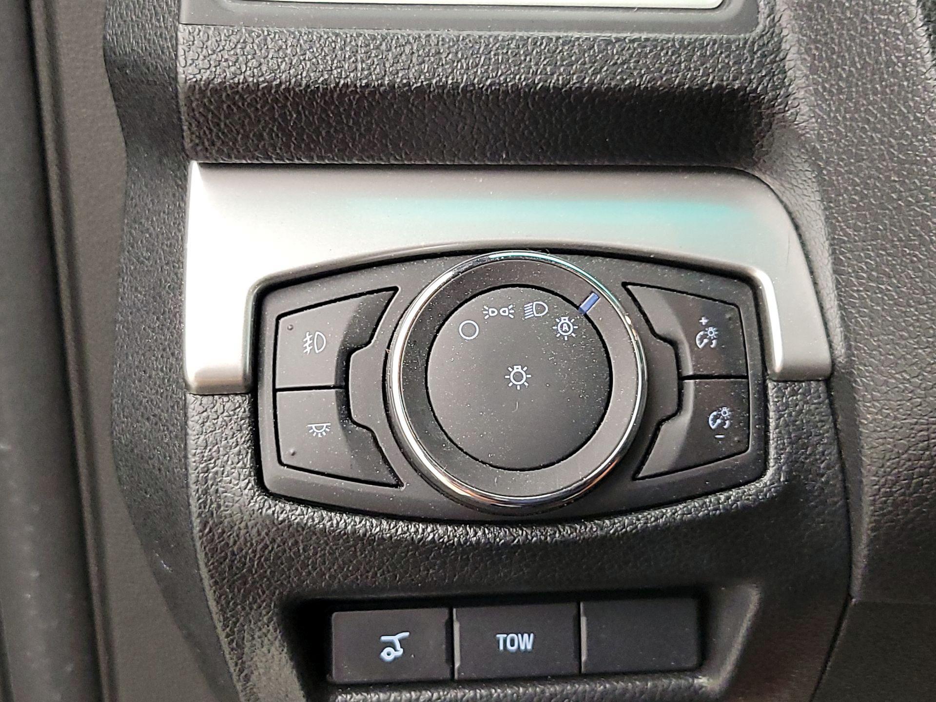 Thumbnail: 2016 Ford Explorer - 13