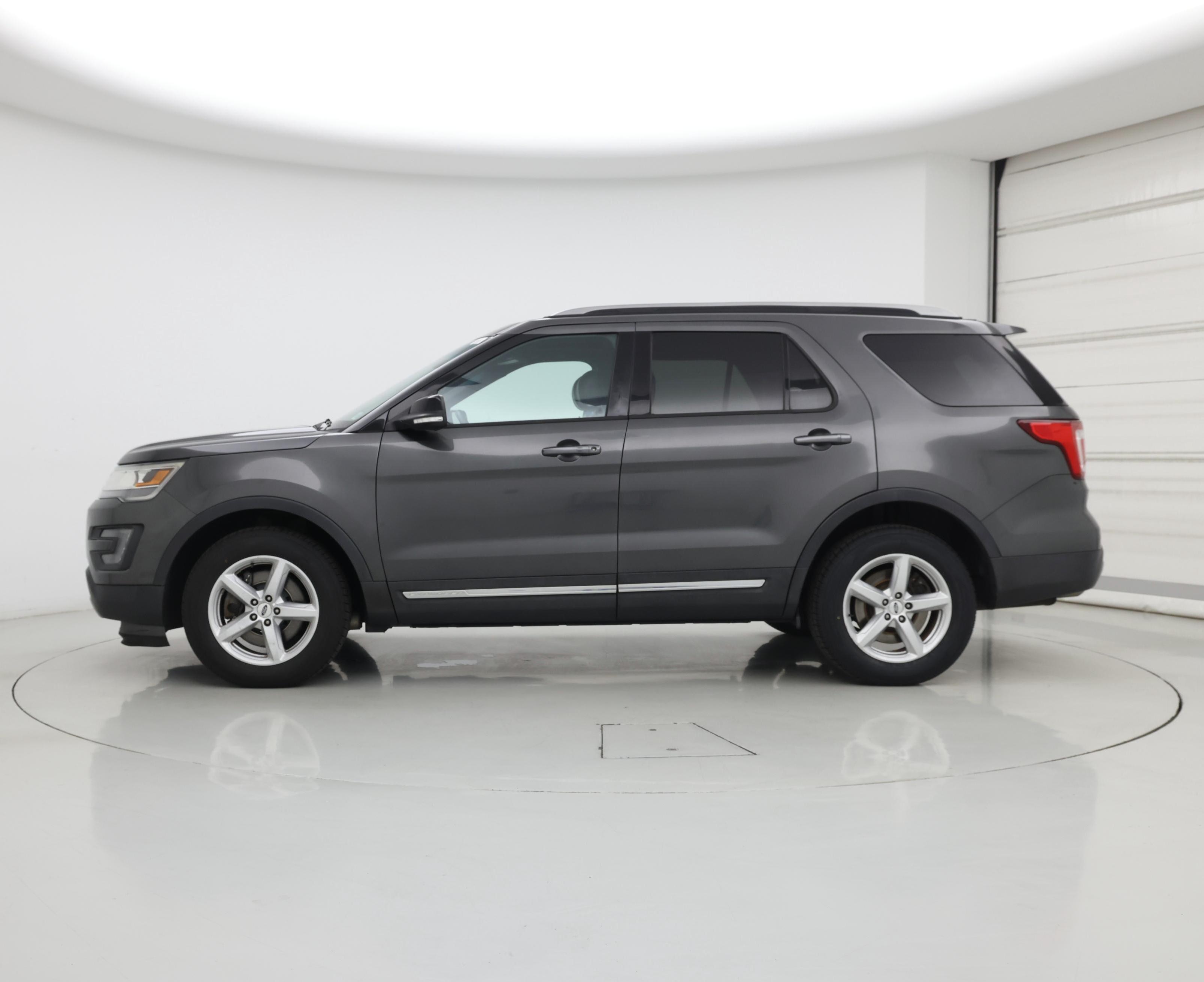Thumbnail: 2016 Ford Explorer - 3