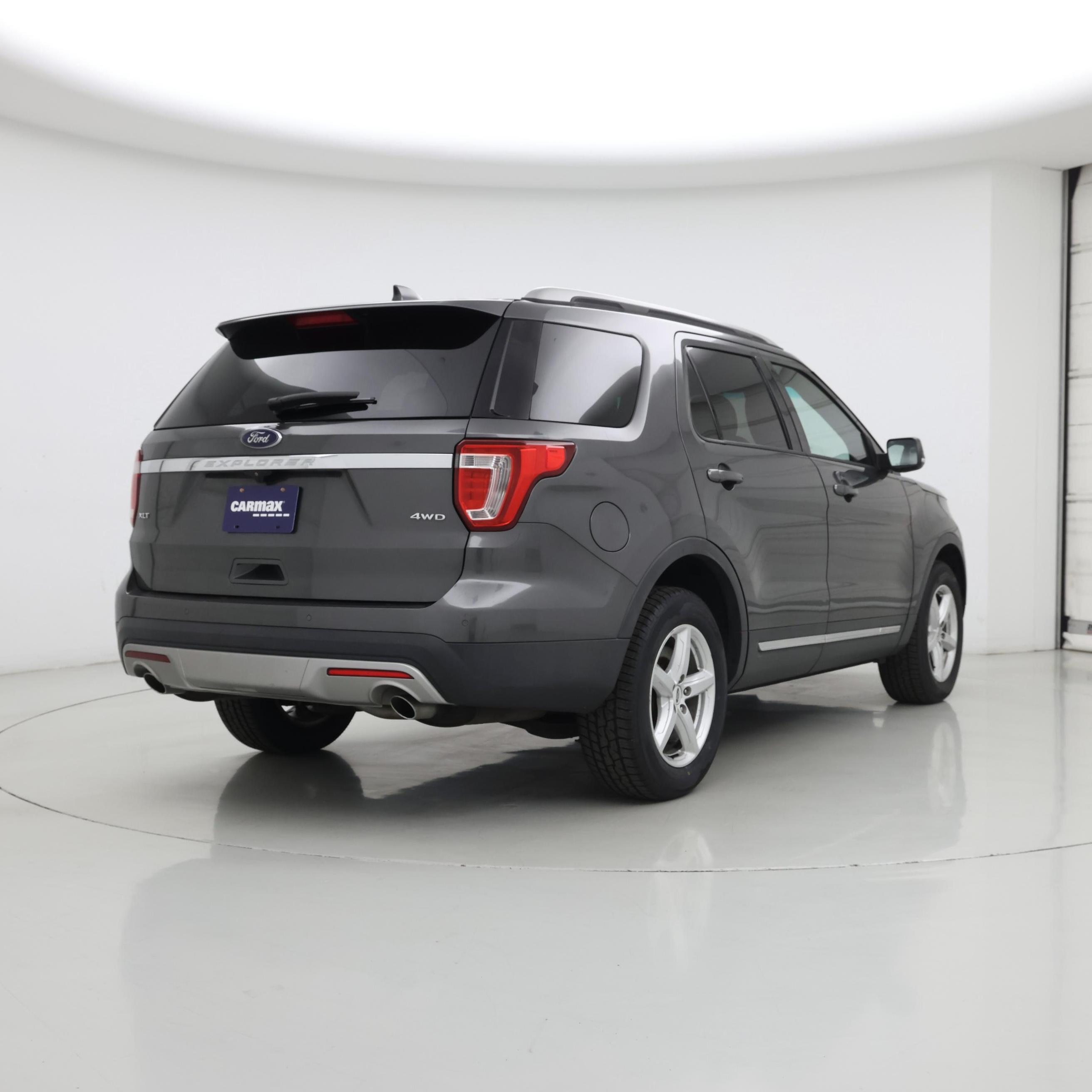 Thumbnail: 2016 Ford Explorer - 8
