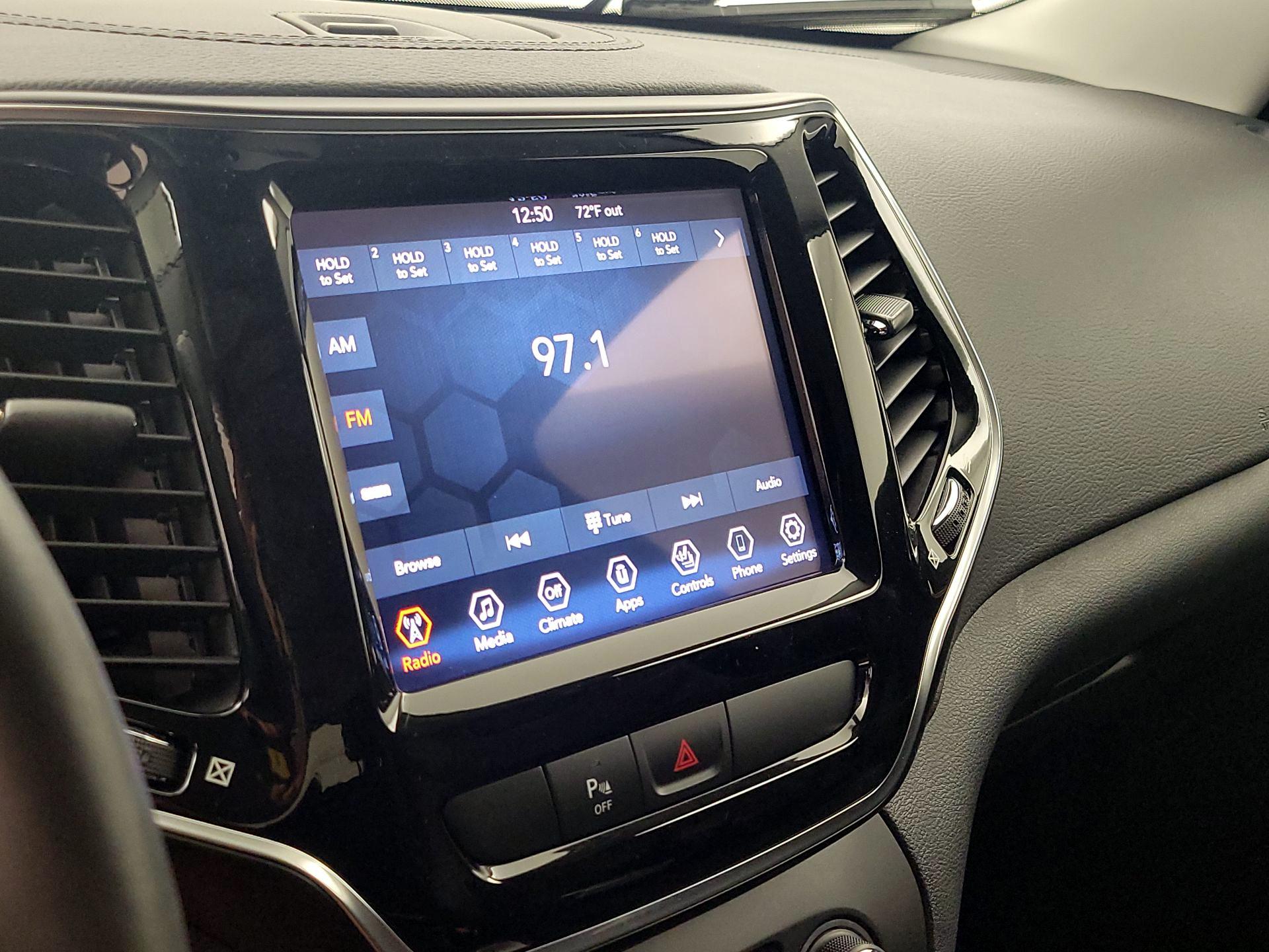 Thumbnail: 2019 Jeep Cherokee - 15