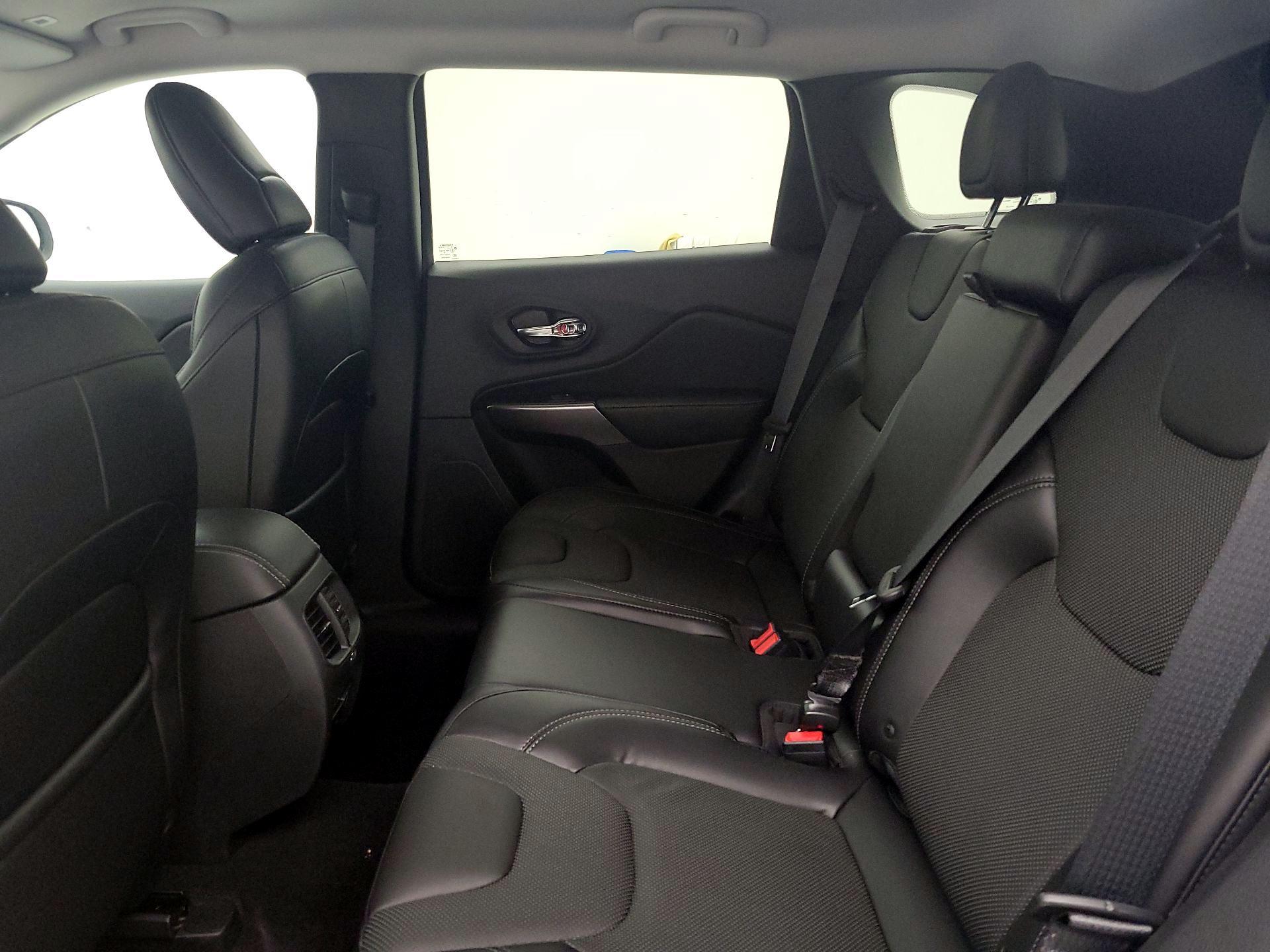 Thumbnail: 2019 Jeep Cherokee - 19