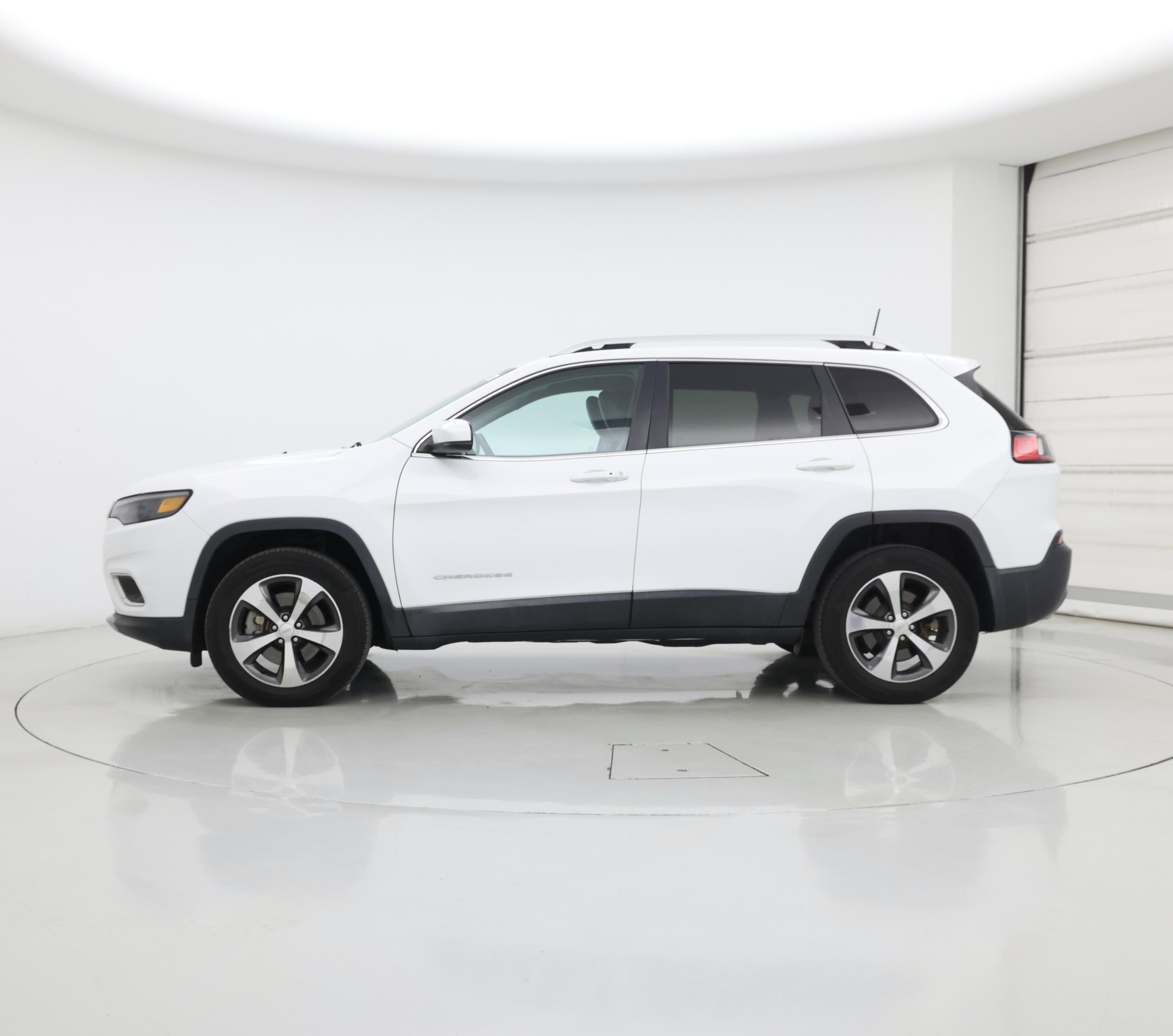 Thumbnail: 2019 Jeep Cherokee - 3