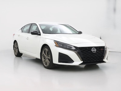 White 2023 Nissan Altima SR