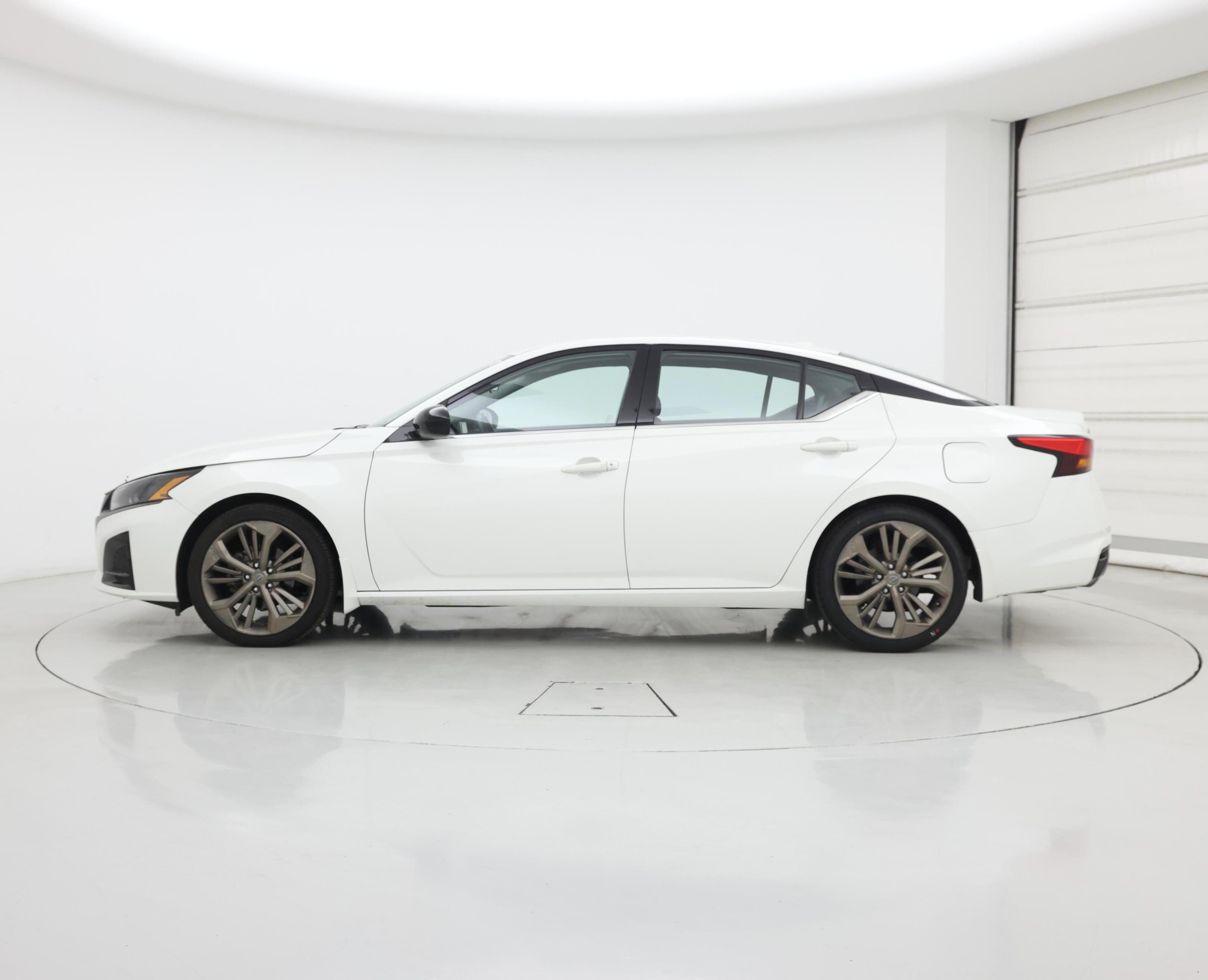 Thumbnail: 2023 Nissan Altima - 3
