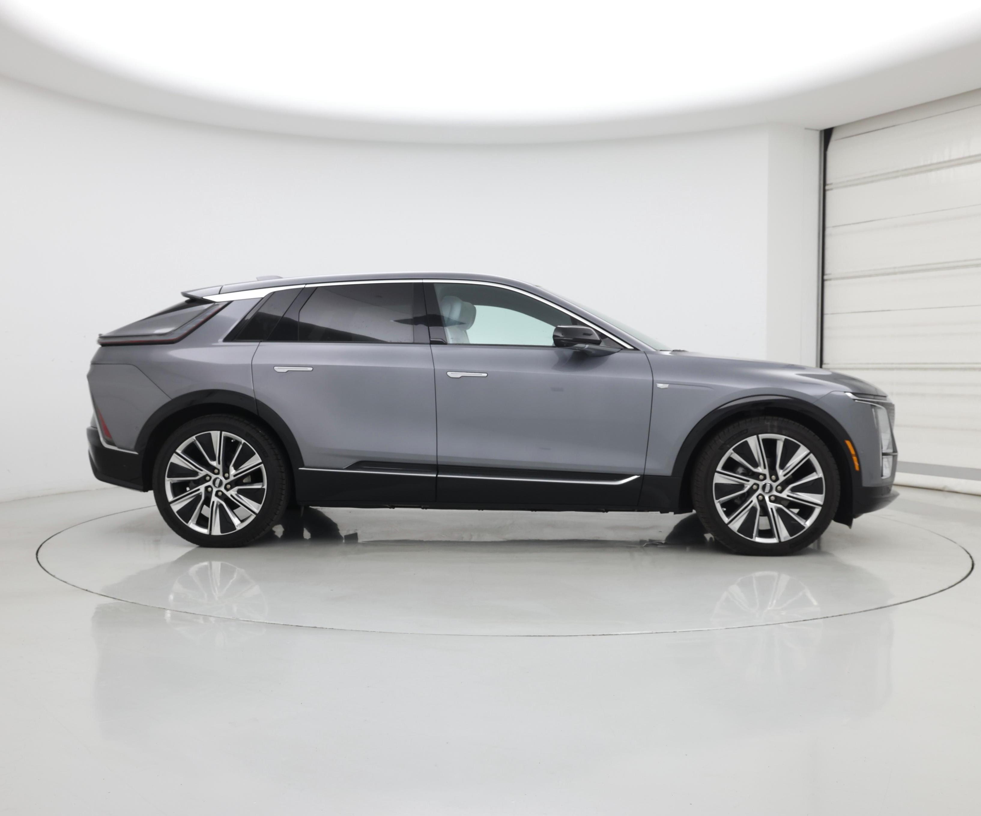 Thumbnail: 2023 Cadillac Lyriq - 7
