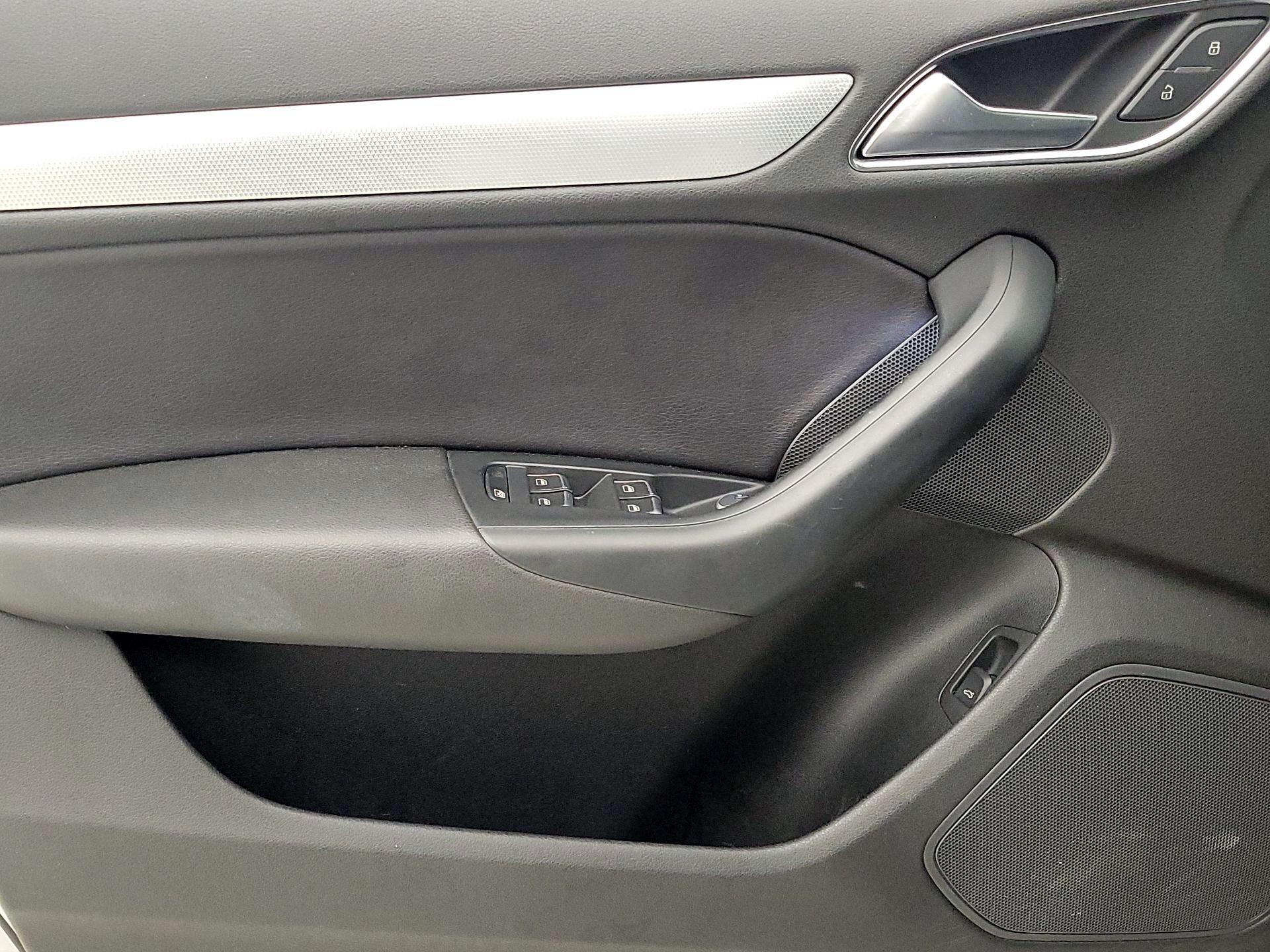 Thumbnail: 2015 Audi Q3 - 12