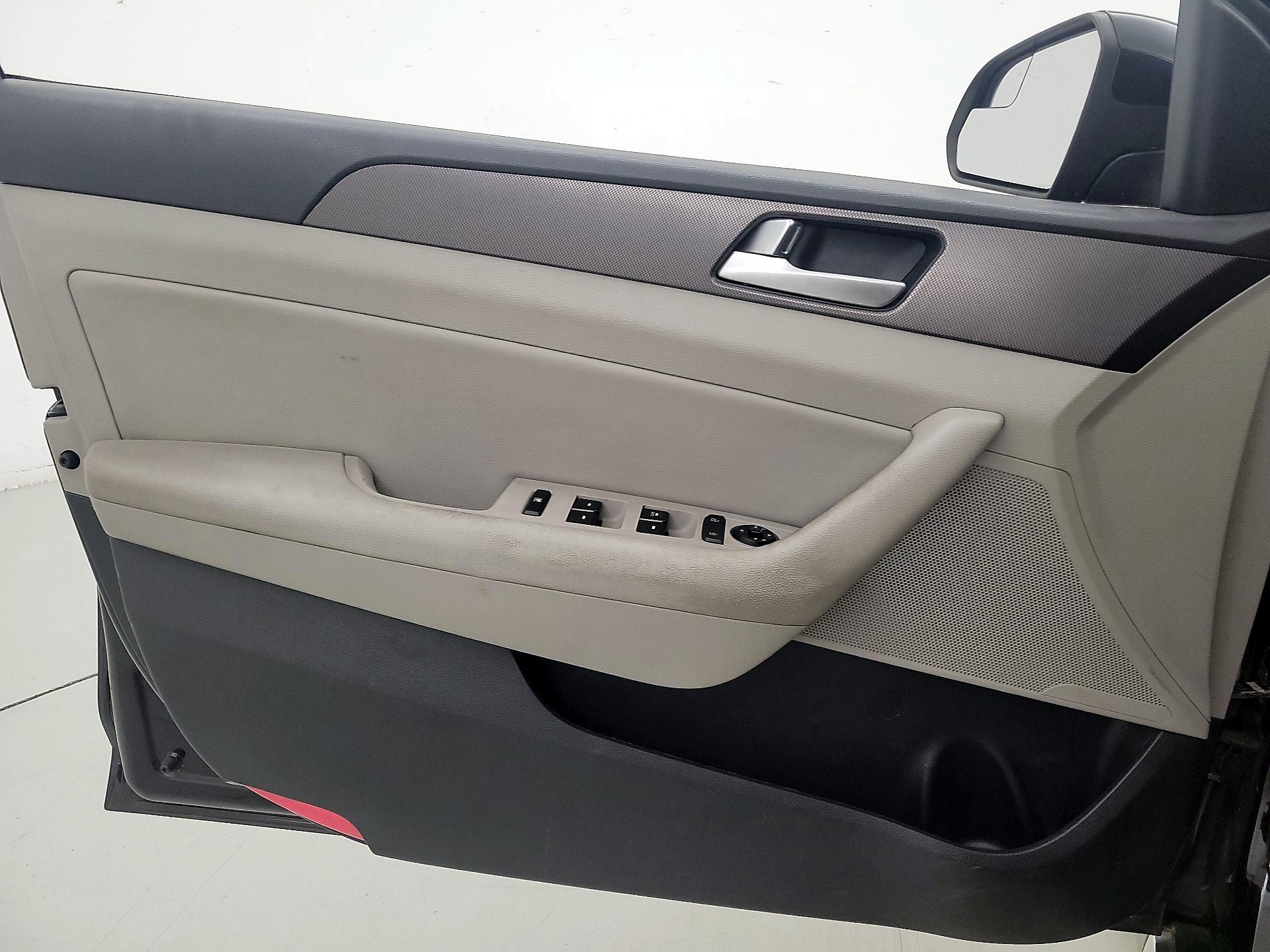 Thumbnail: 2015 Hyundai Sonata - 12