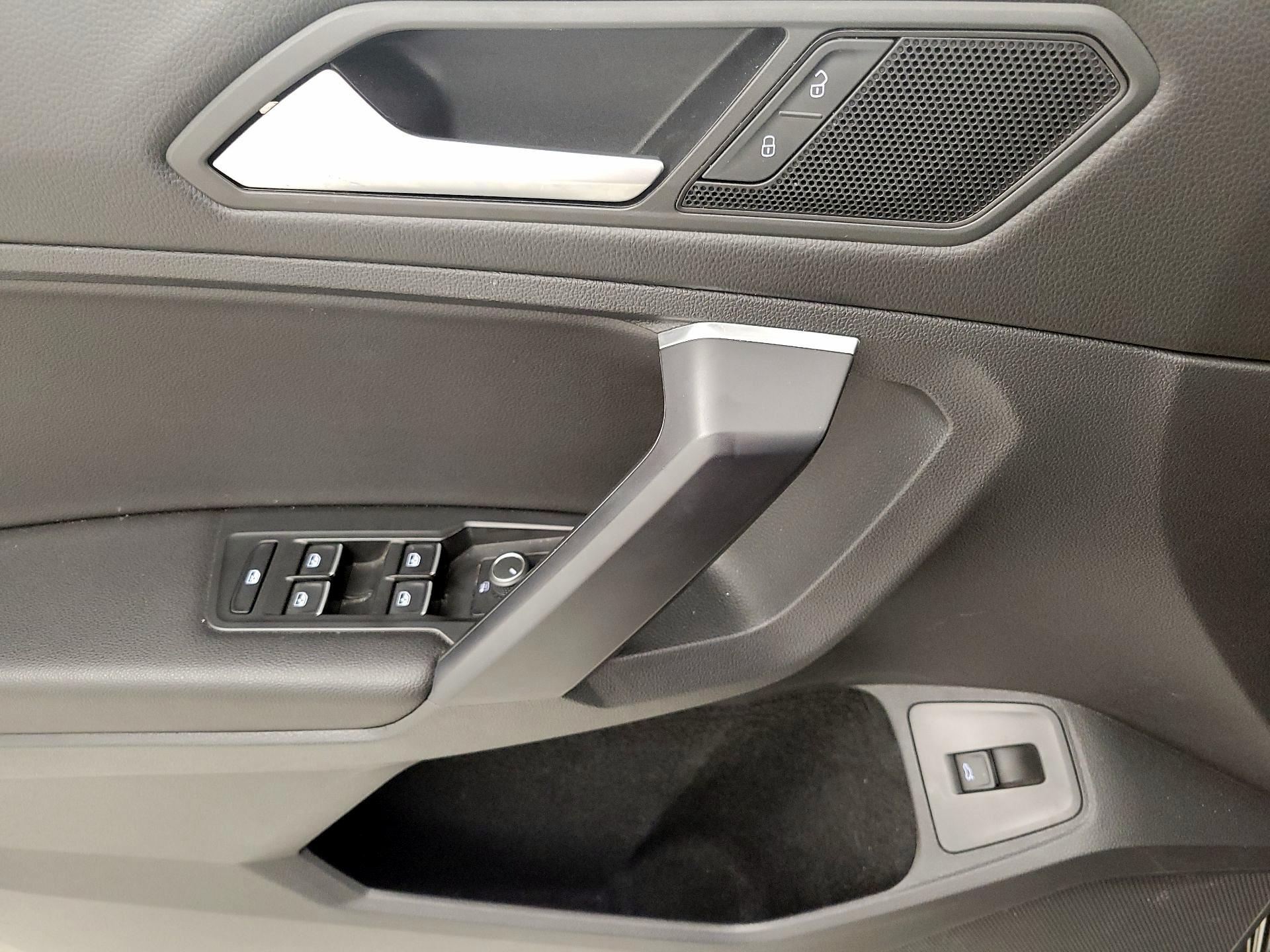 Thumbnail: 2021 Volkswagen Tiguan - 12
