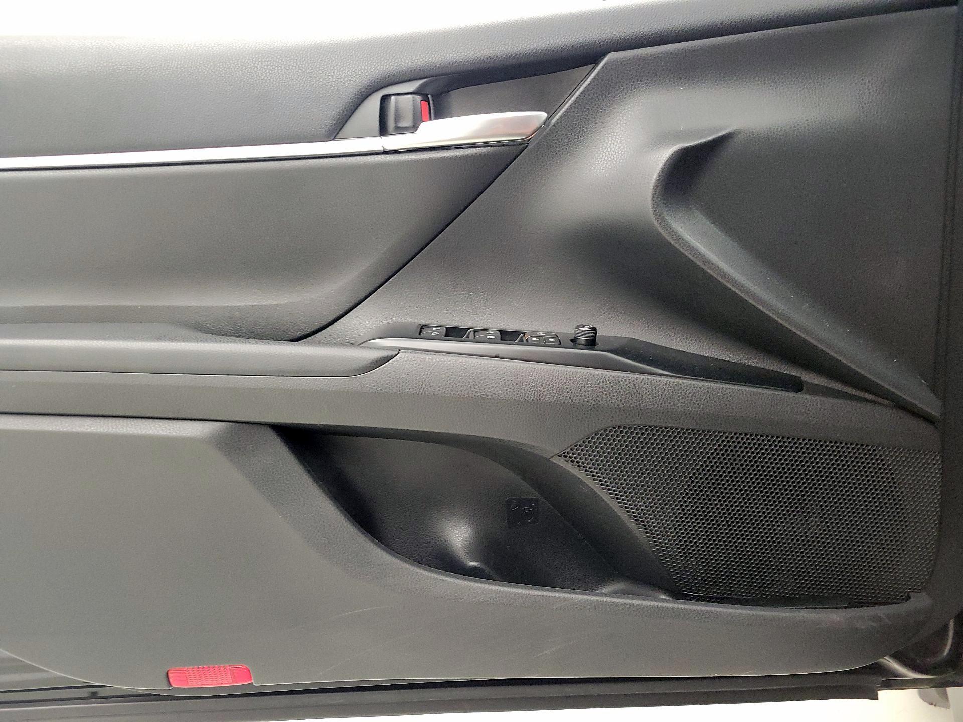 Thumbnail: 2020 Toyota Camry - 12