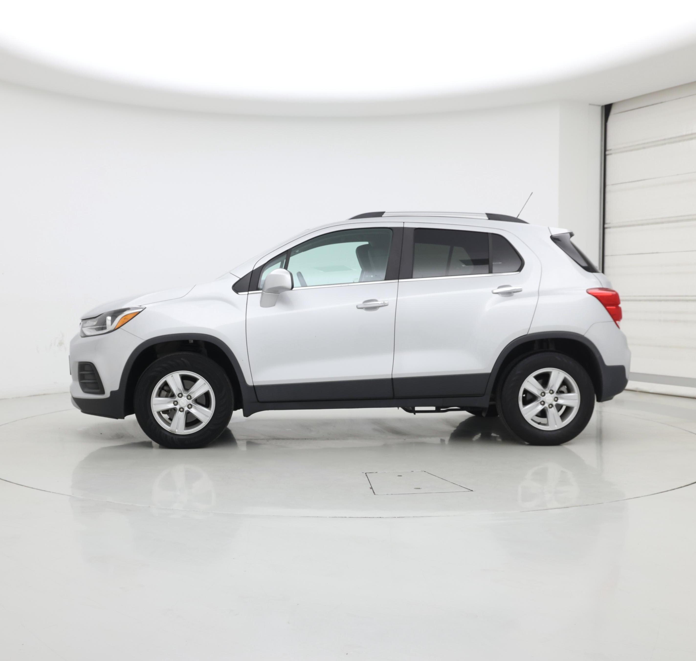 Thumbnail: 2020 Chevrolet Trax - 3