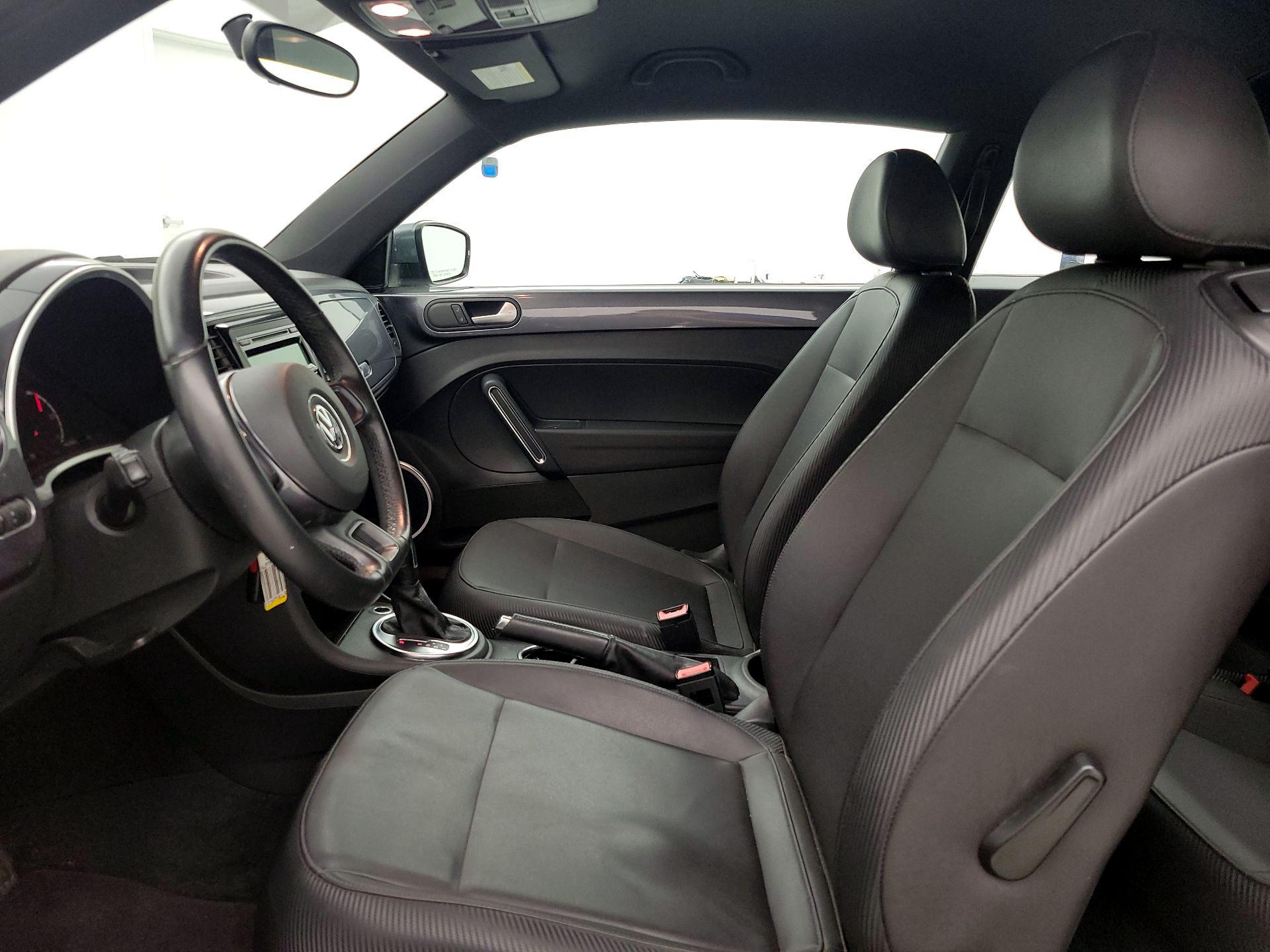 Thumbnail: 2013 Volkswagen Beetle - 11