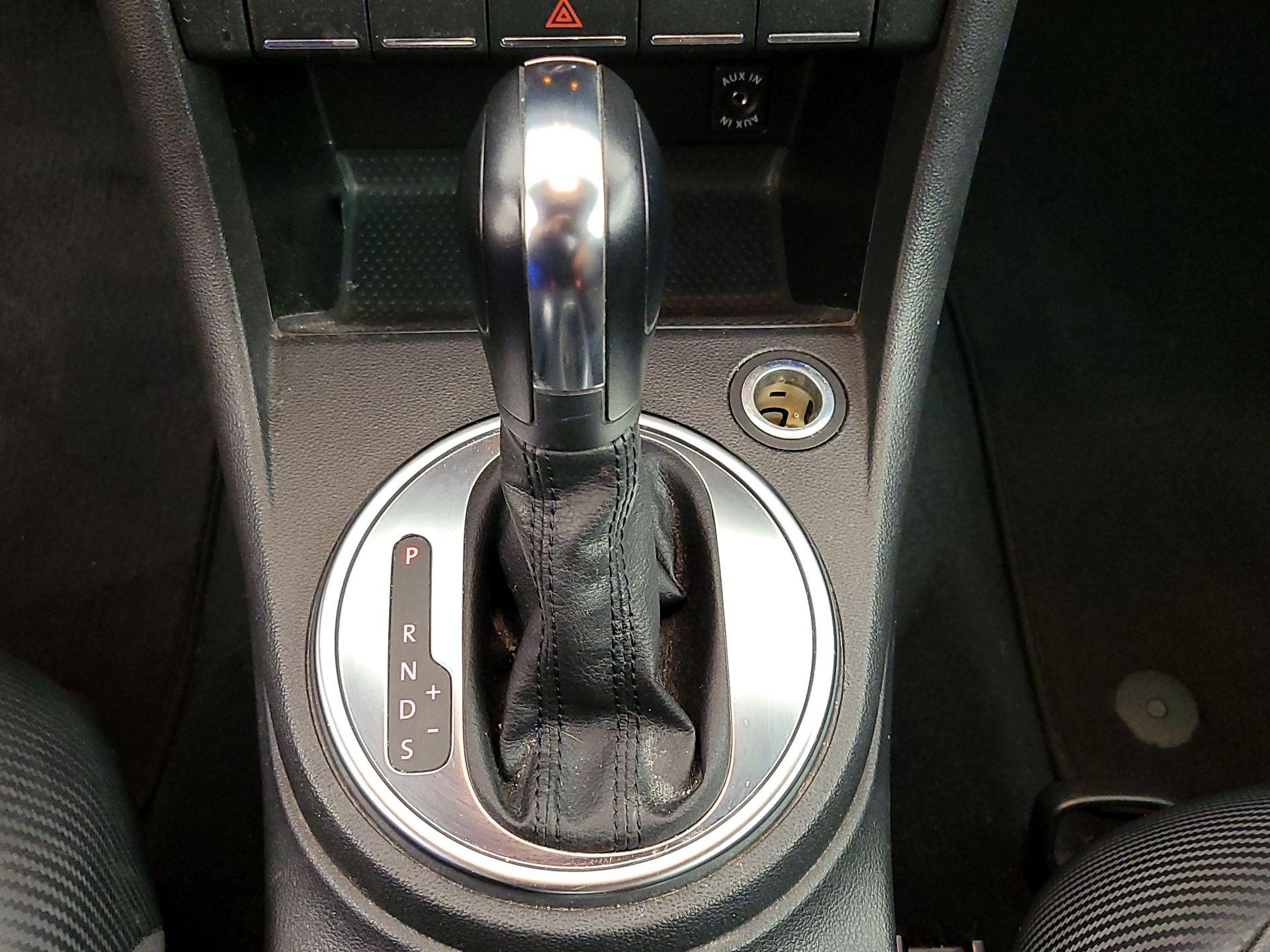 Thumbnail: 2013 Volkswagen Beetle - 16