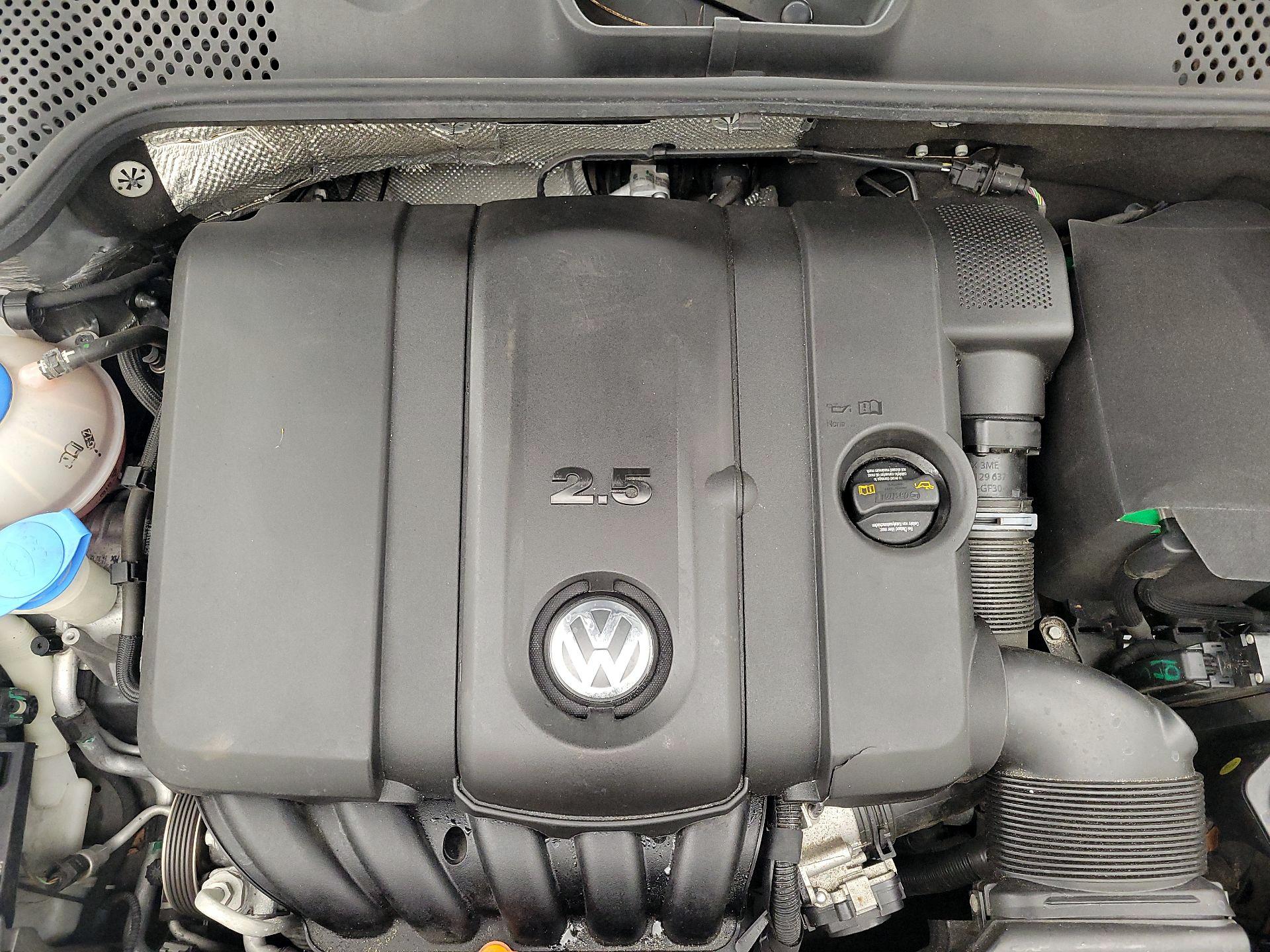 Thumbnail: 2013 Volkswagen Beetle - 19