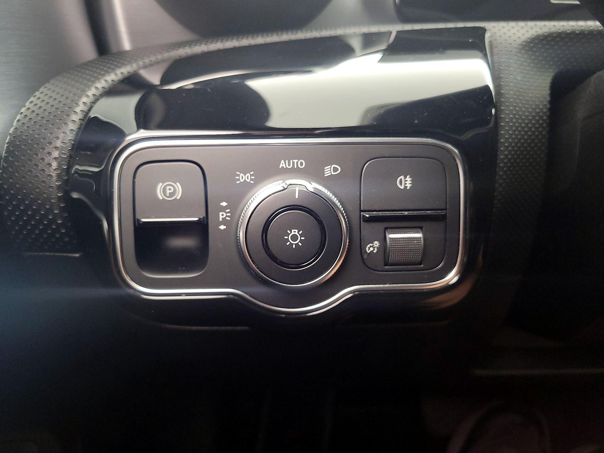 Thumbnail: 2019 Mercedes-Benz A-Class - 13