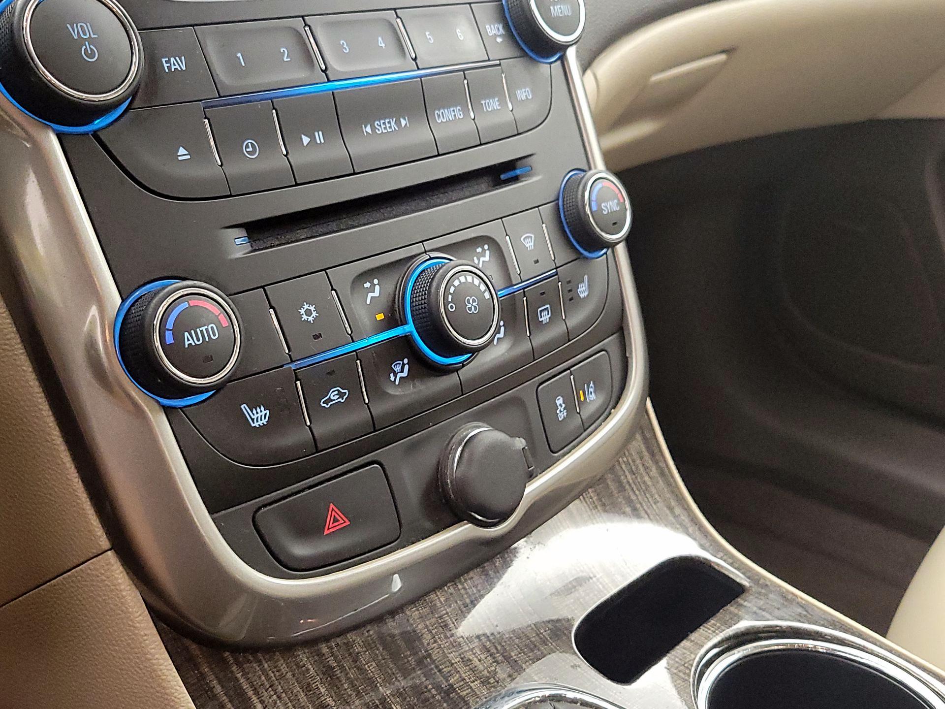 Thumbnail: 2015 Chevrolet Malibu - 17