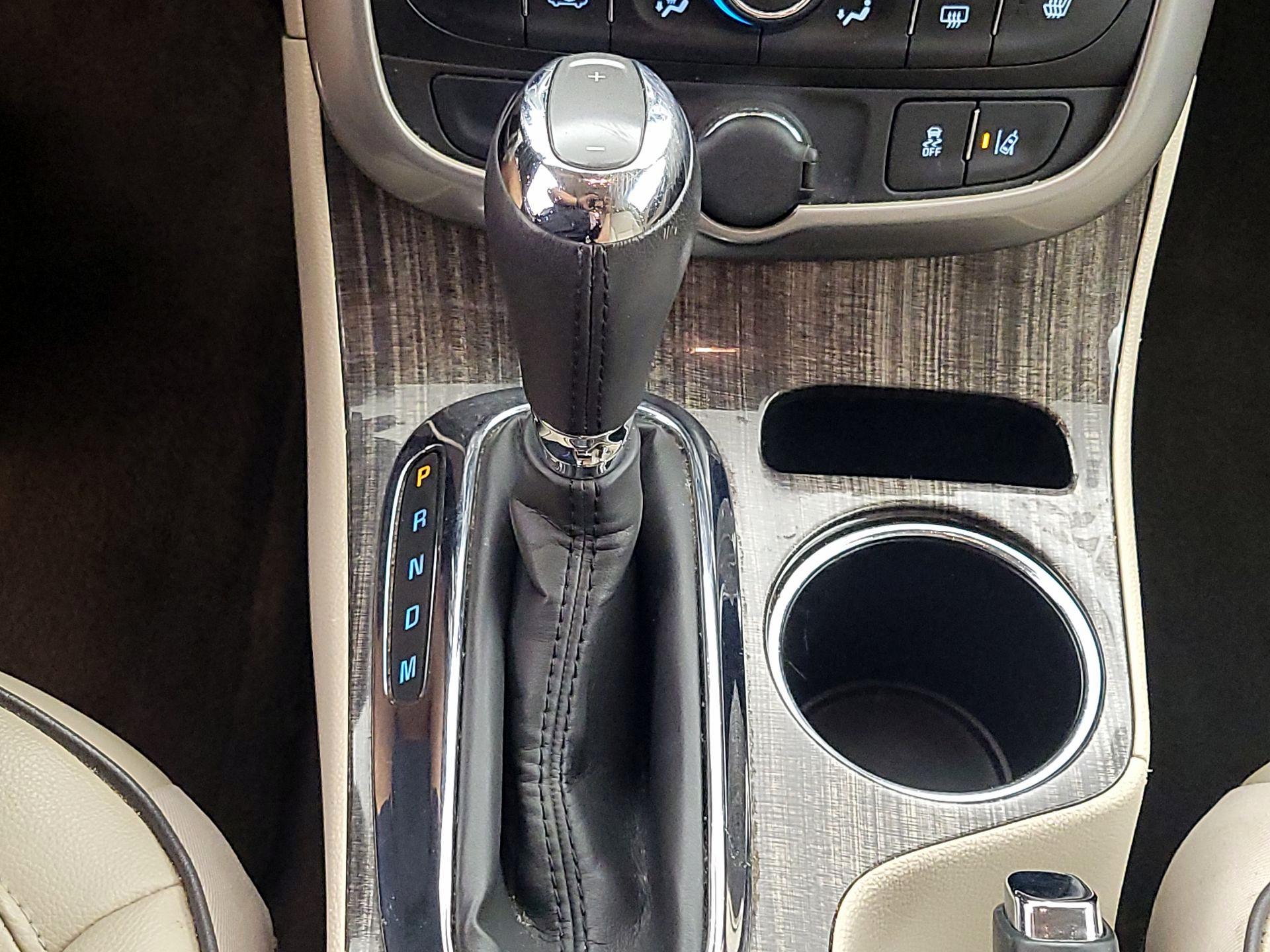 Thumbnail: 2015 Chevrolet Malibu - 18