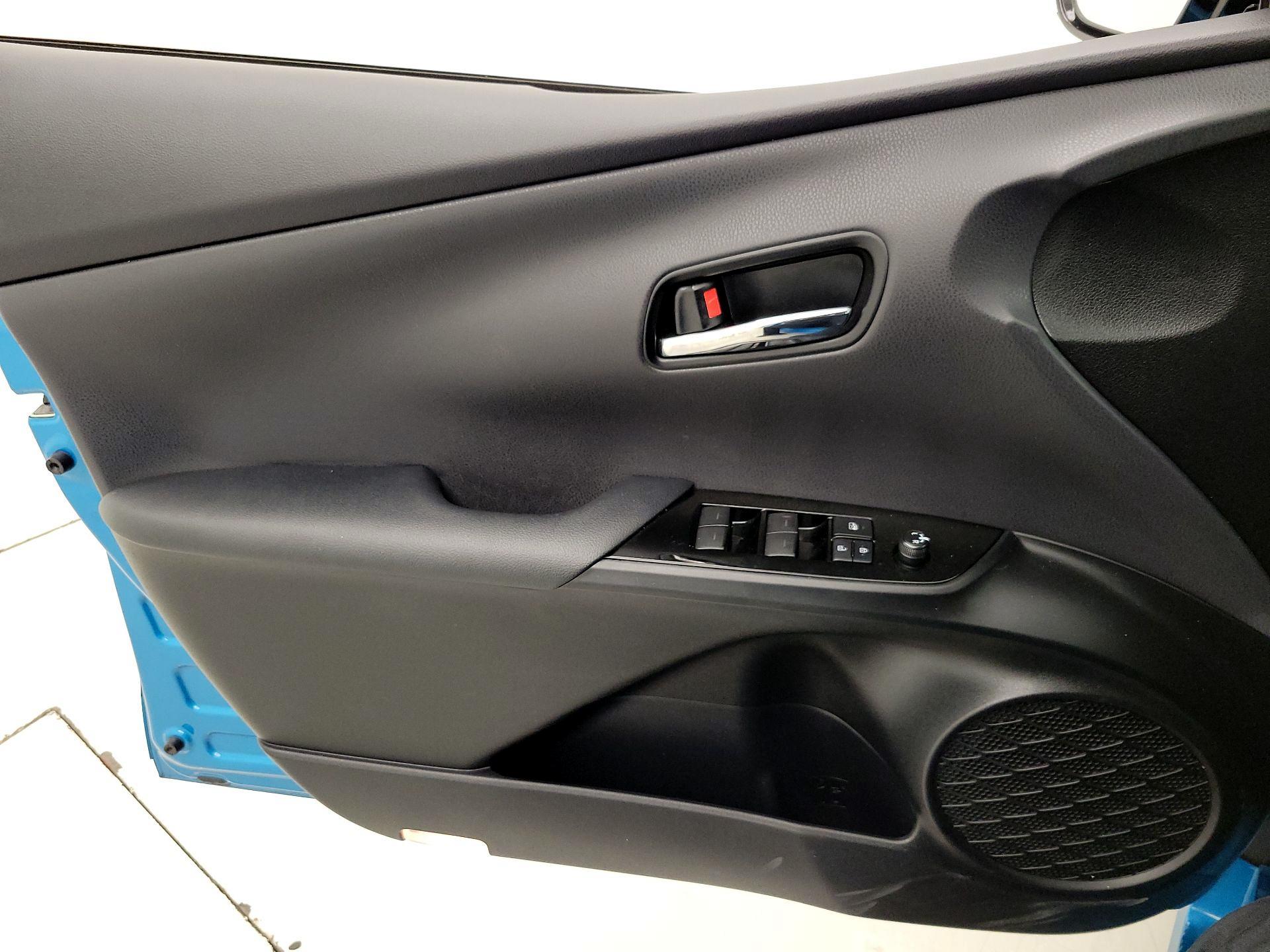 Thumbnail: 2020 Toyota Prius Prime - 12