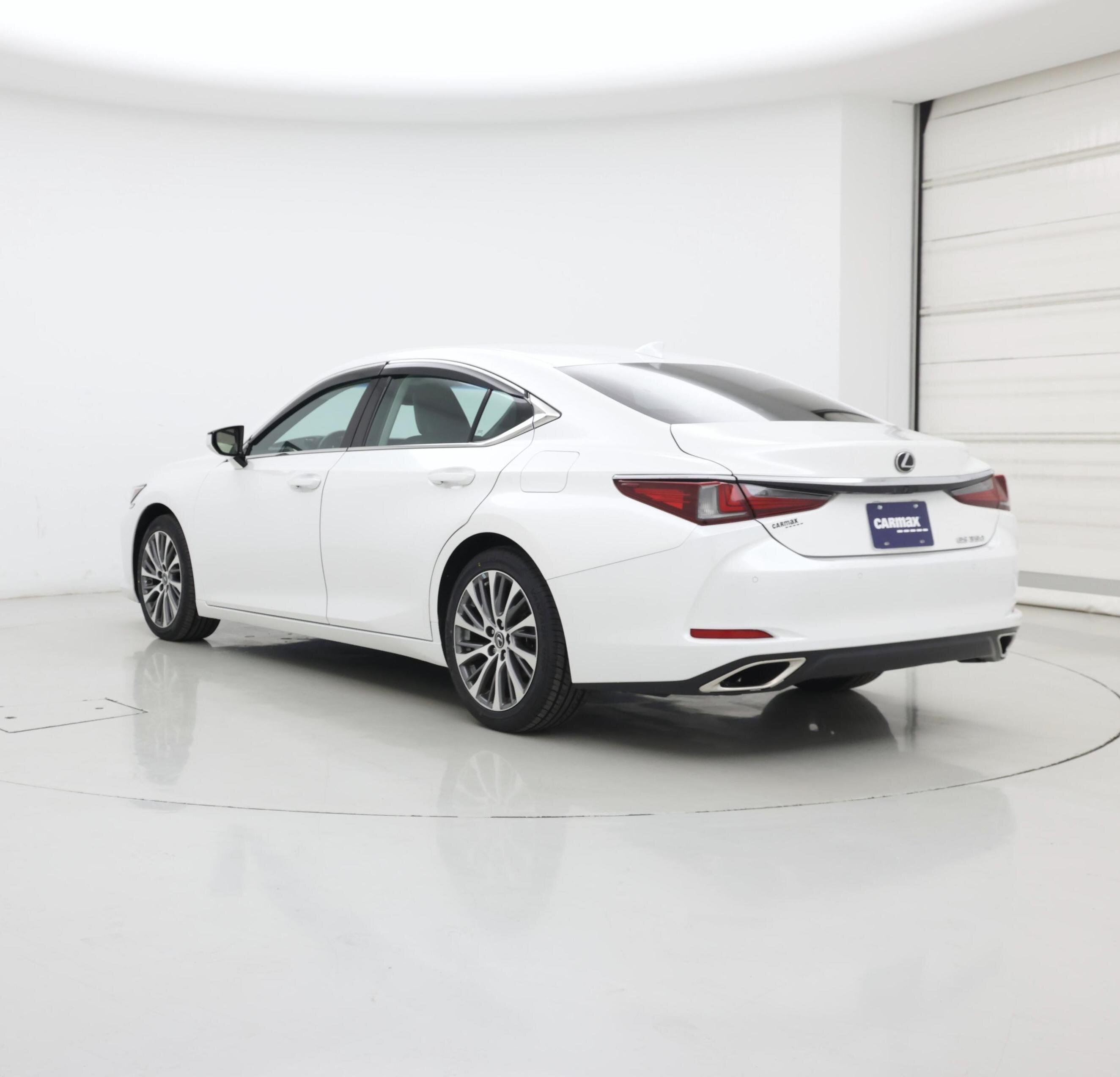 Thumbnail: 2019 Lexus ES - 2
