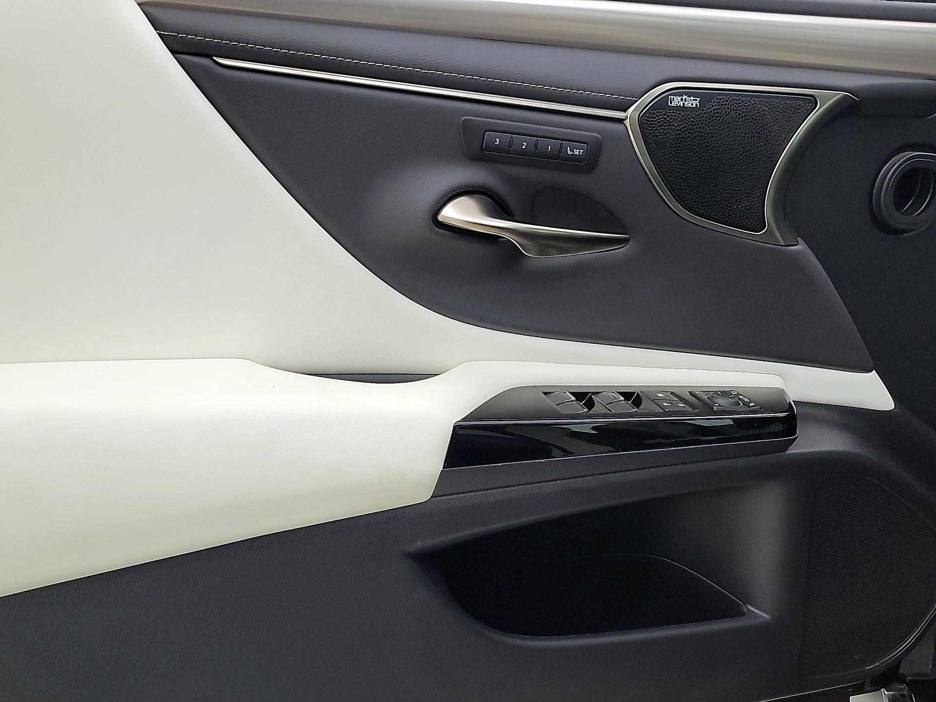 Thumbnail: 2022 Lexus ES - 12