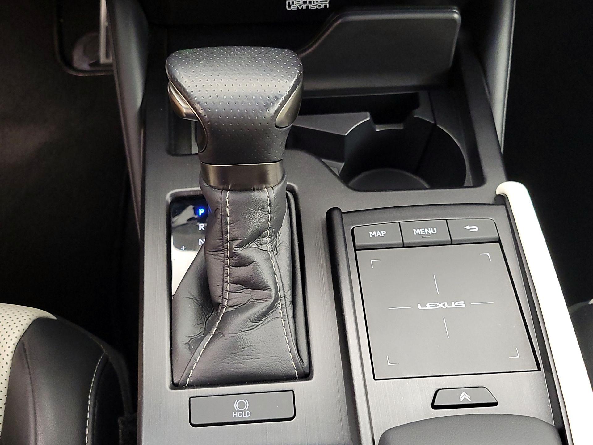 Thumbnail: 2022 Lexus ES - 18