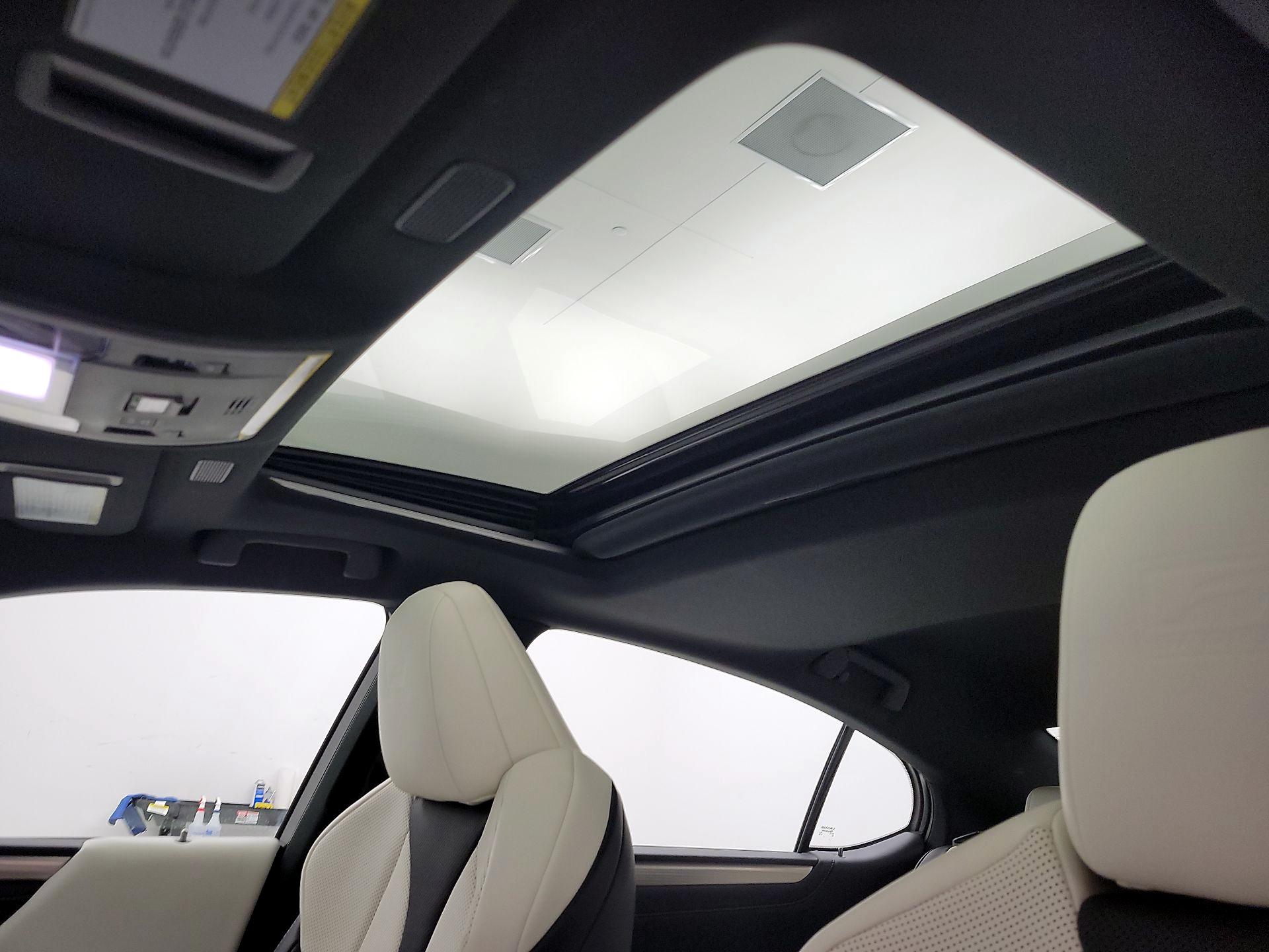Thumbnail: 2022 Lexus ES - 20