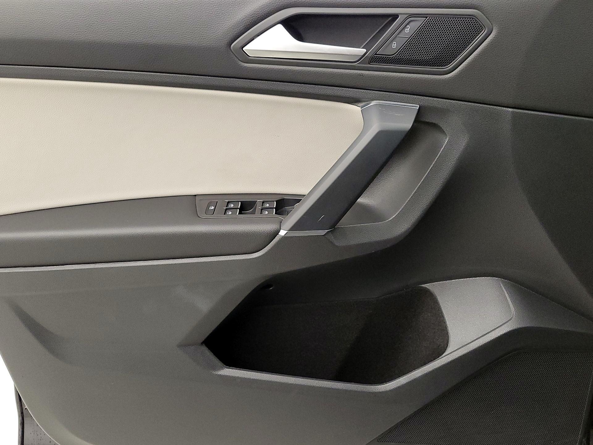 Thumbnail: 2020 Volkswagen Tiguan - 12
