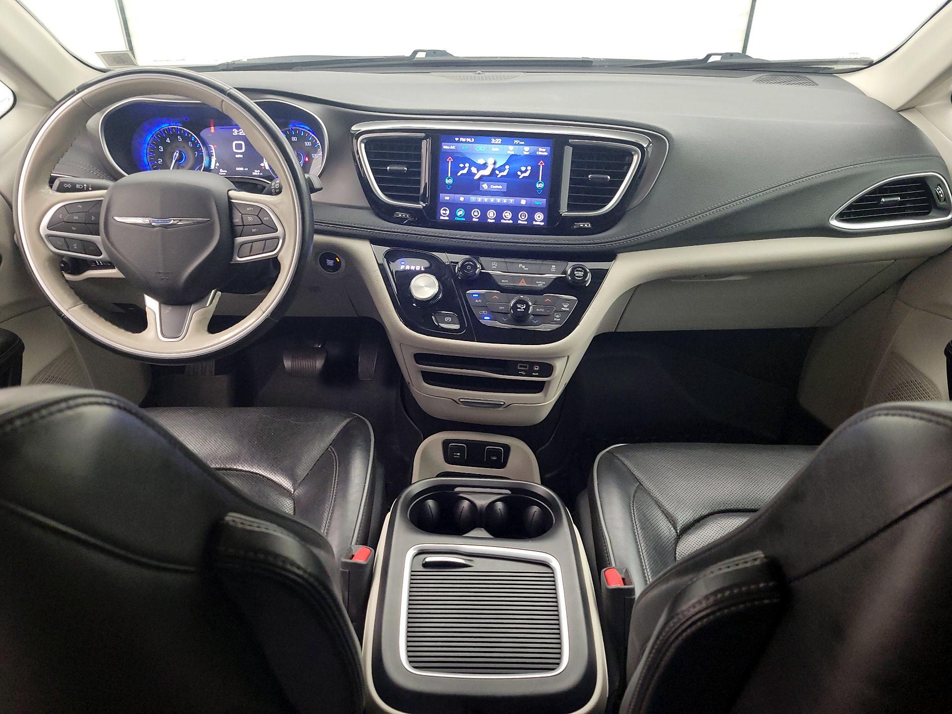 Thumbnail: 2019 Chrysler Pacifica - 9