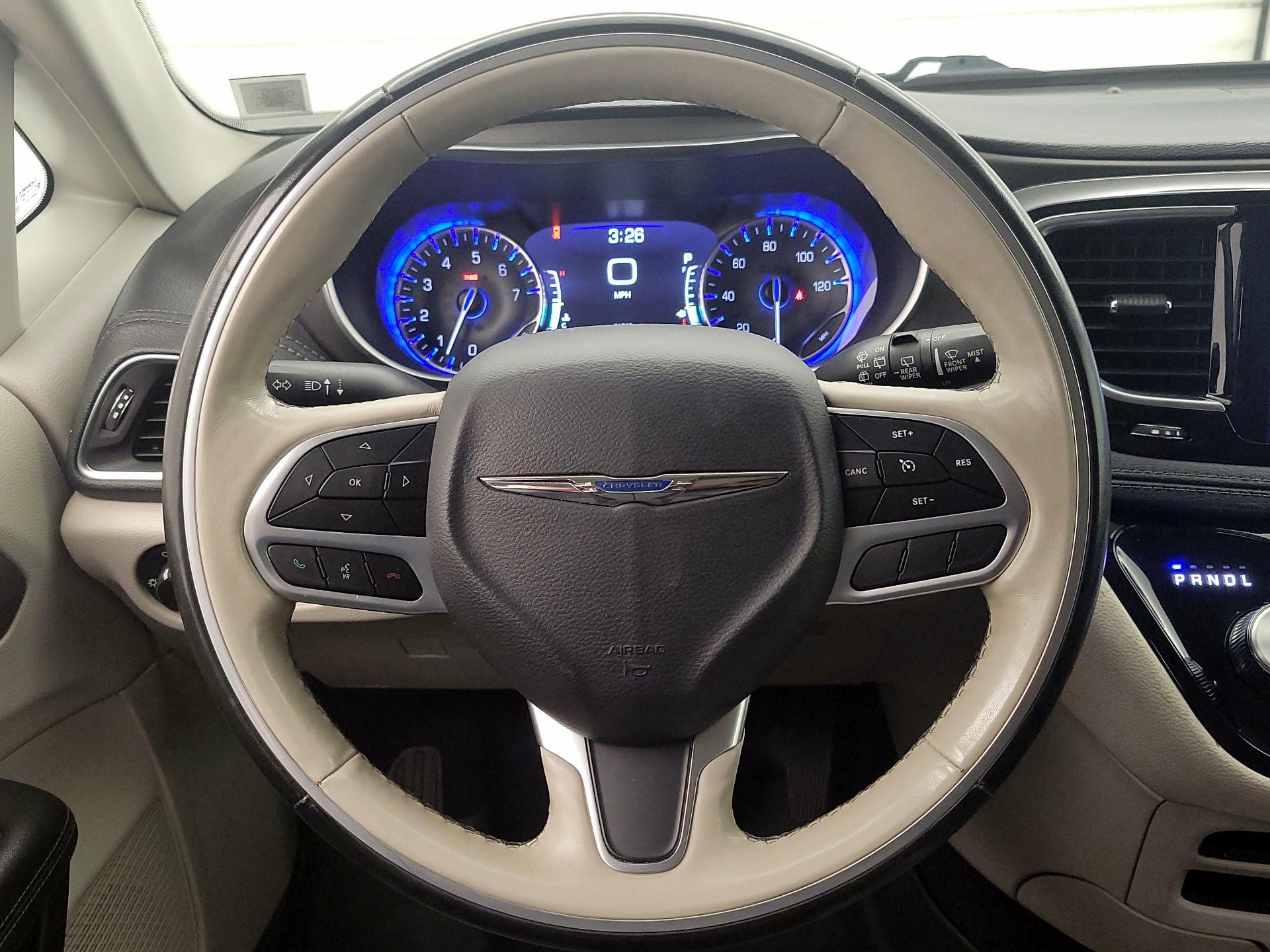 Thumbnail: 2019 Chrysler Pacifica - 10