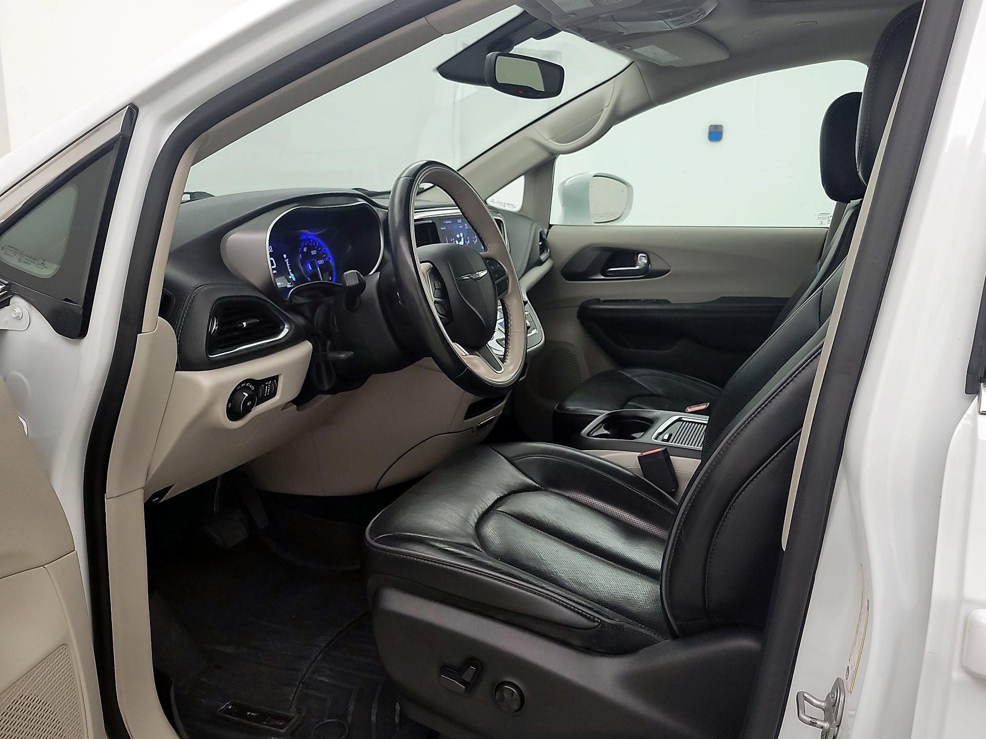 Thumbnail: 2019 Chrysler Pacifica - 11