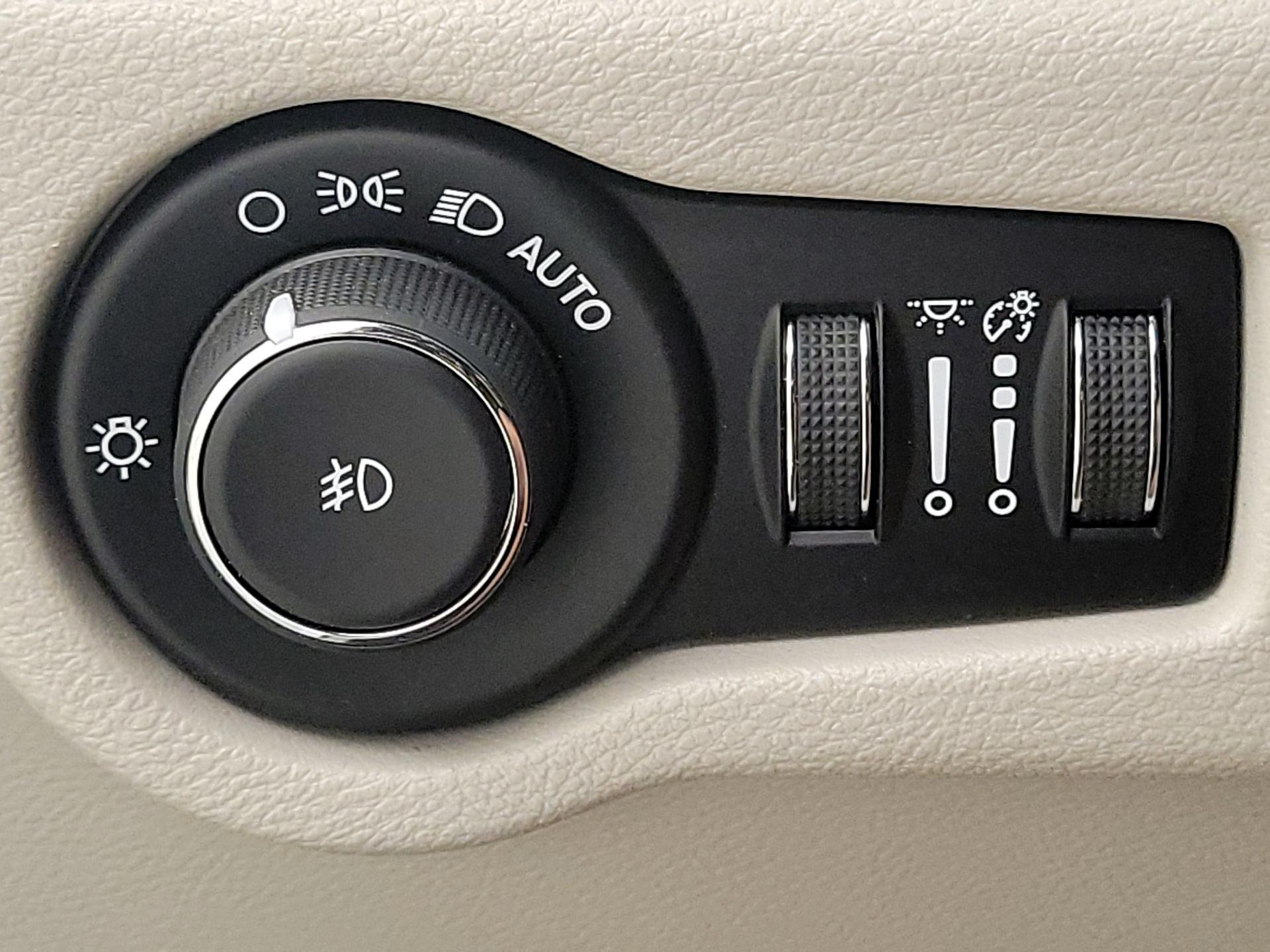 Thumbnail: 2019 Chrysler Pacifica - 13