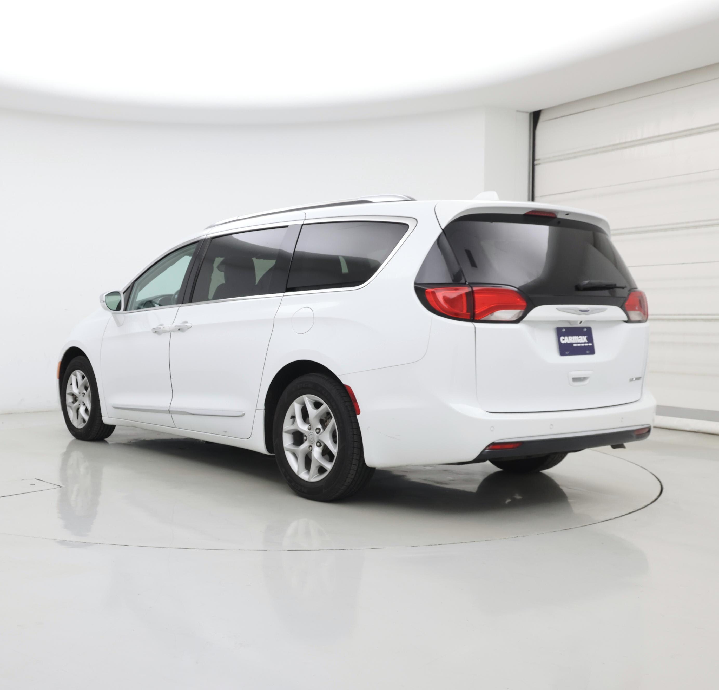 Thumbnail: 2019 Chrysler Pacifica - 2