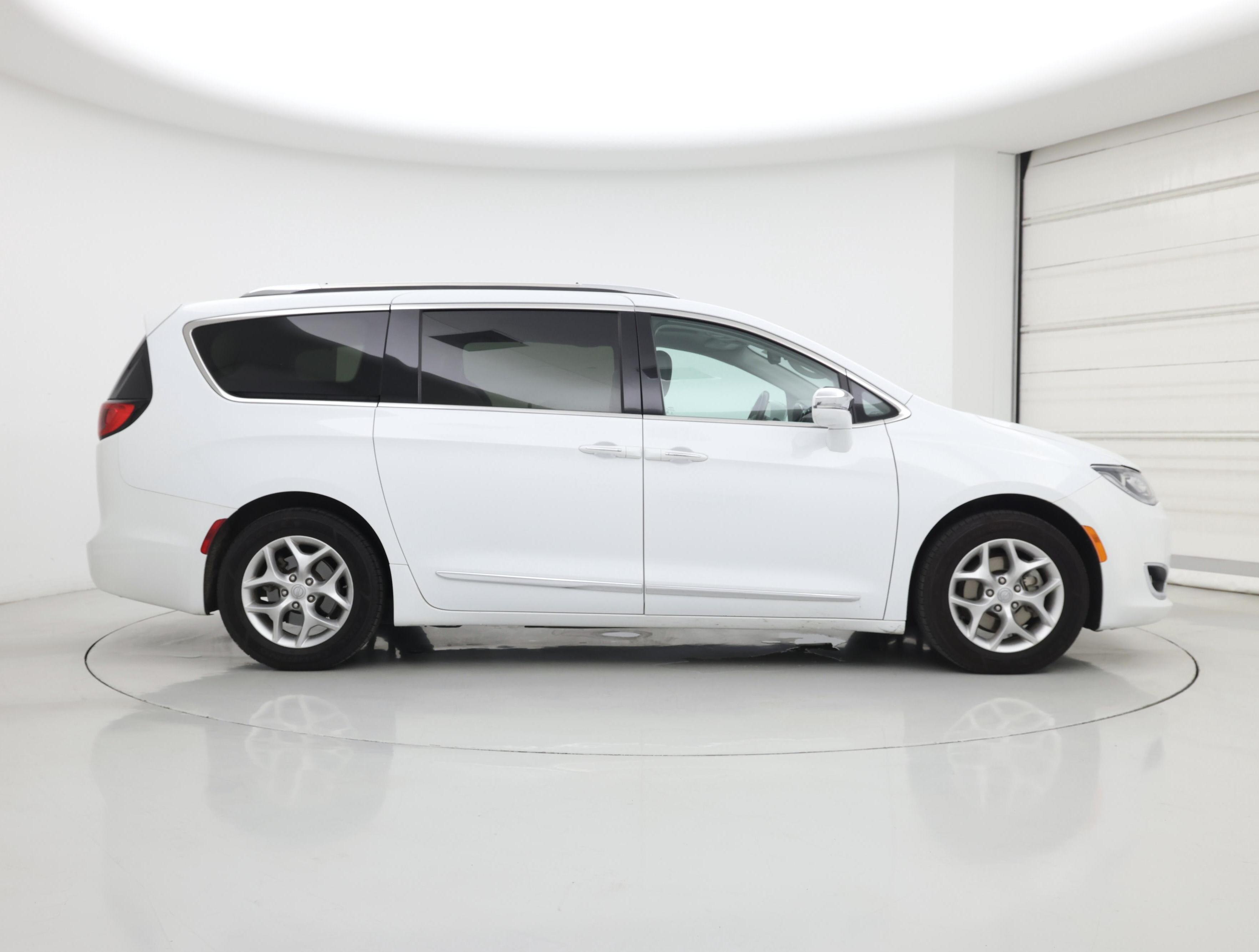 Thumbnail: 2019 Chrysler Pacifica - 7