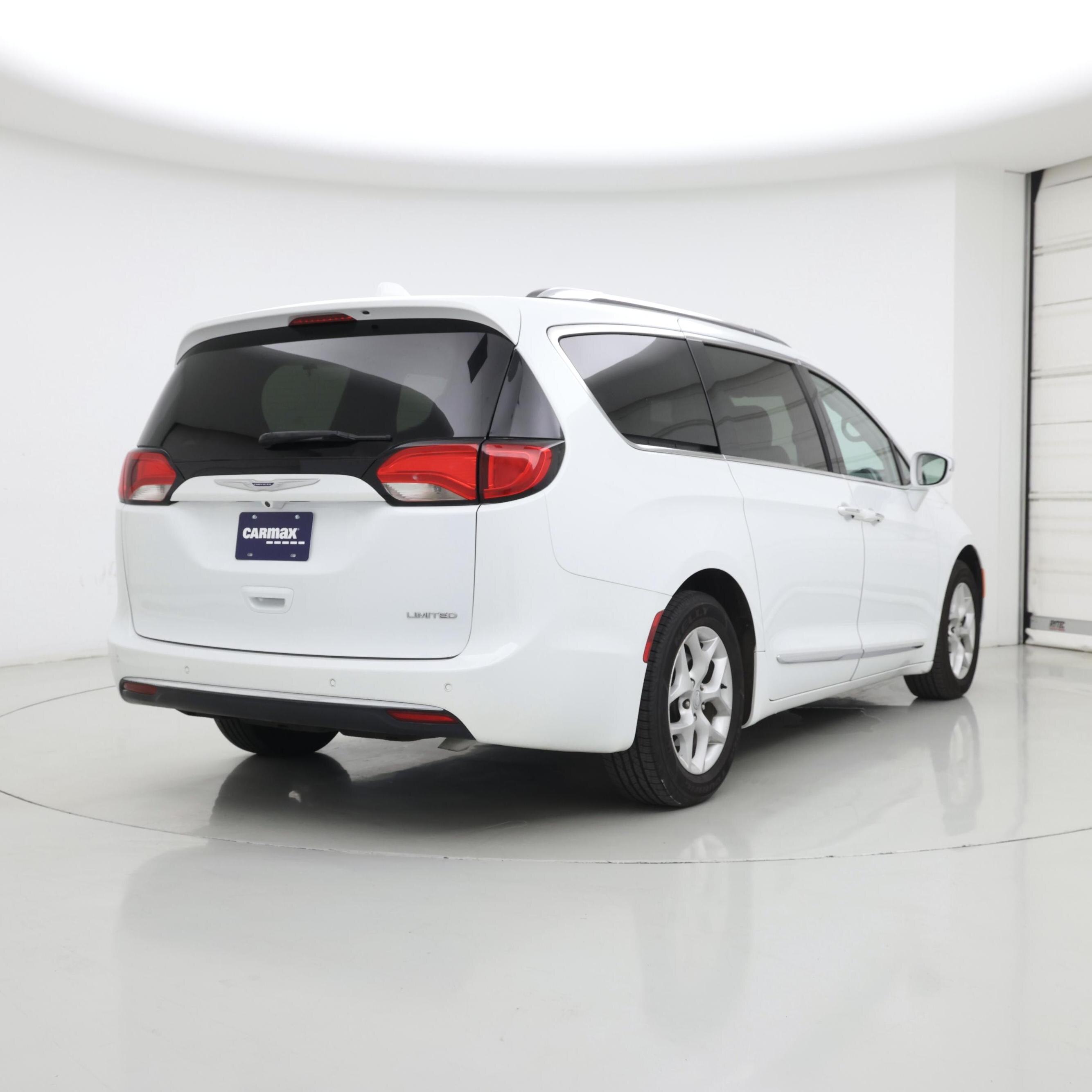 Thumbnail: 2019 Chrysler Pacifica - 8